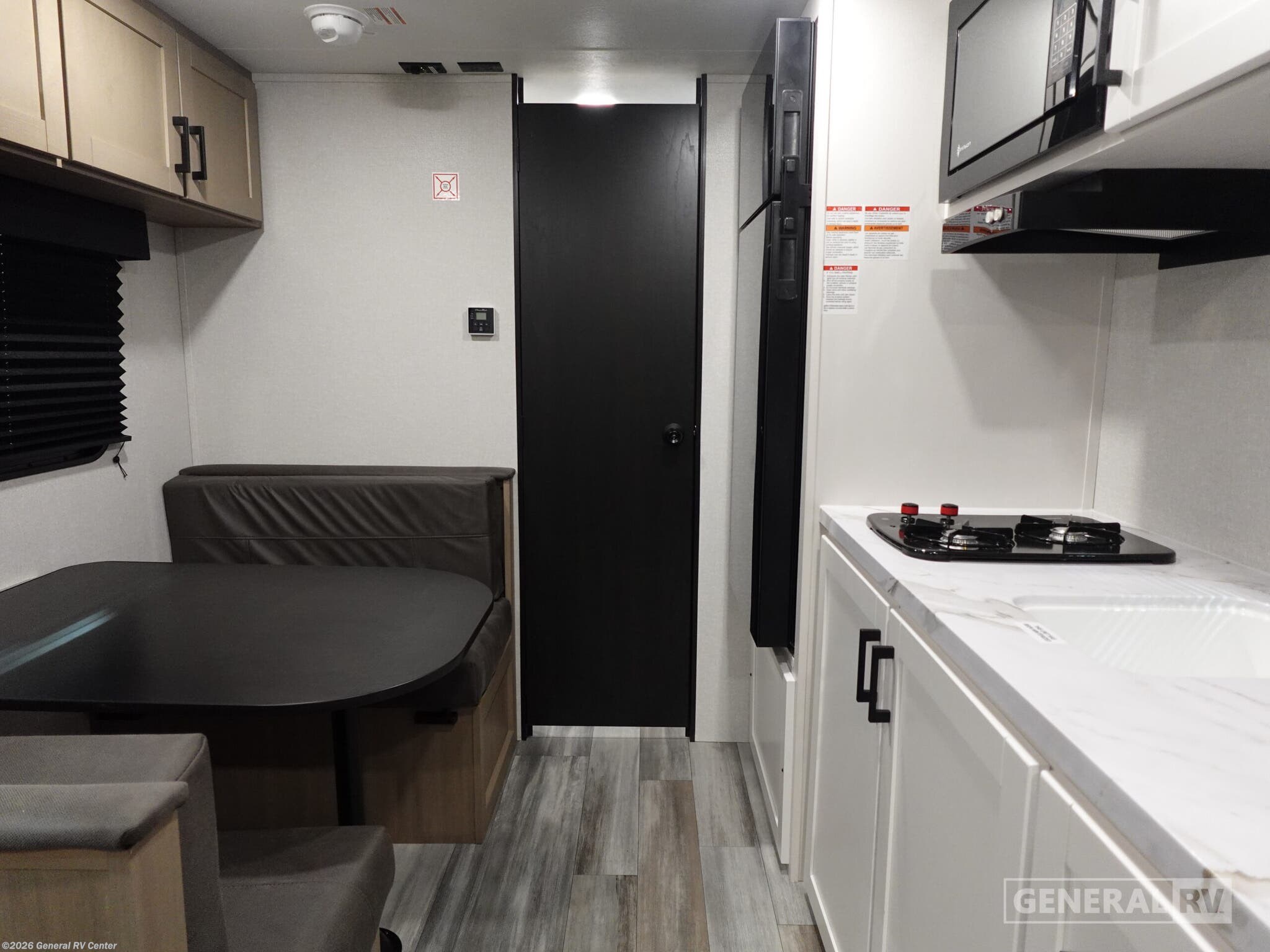 2026 Jayco Flight 175FQ - New Travel Trailer For Sale by General RV Center in Wixom, Michigan