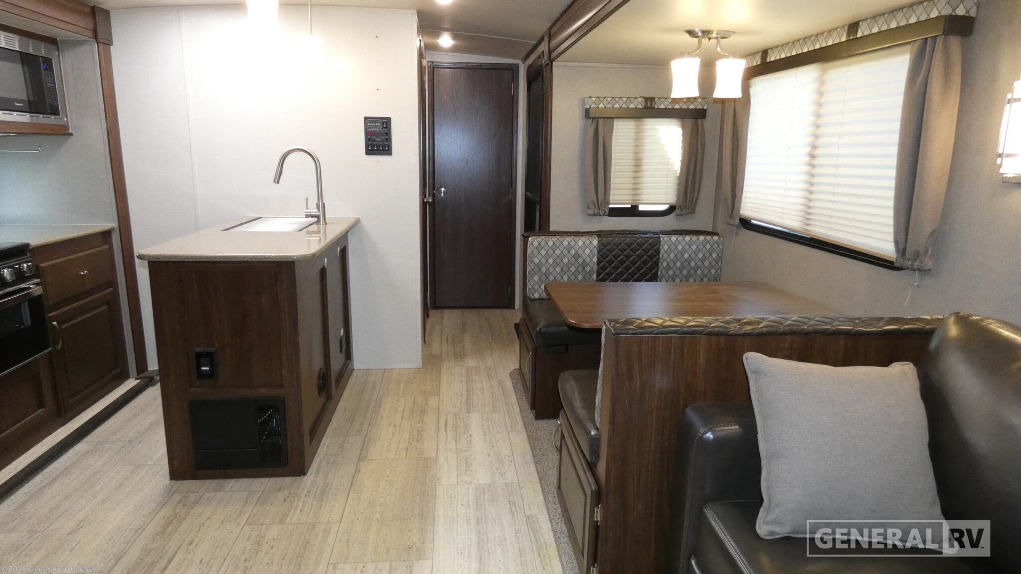 Used 2019 Palomino Solaire 314TSBH available in Wixom, Michigan