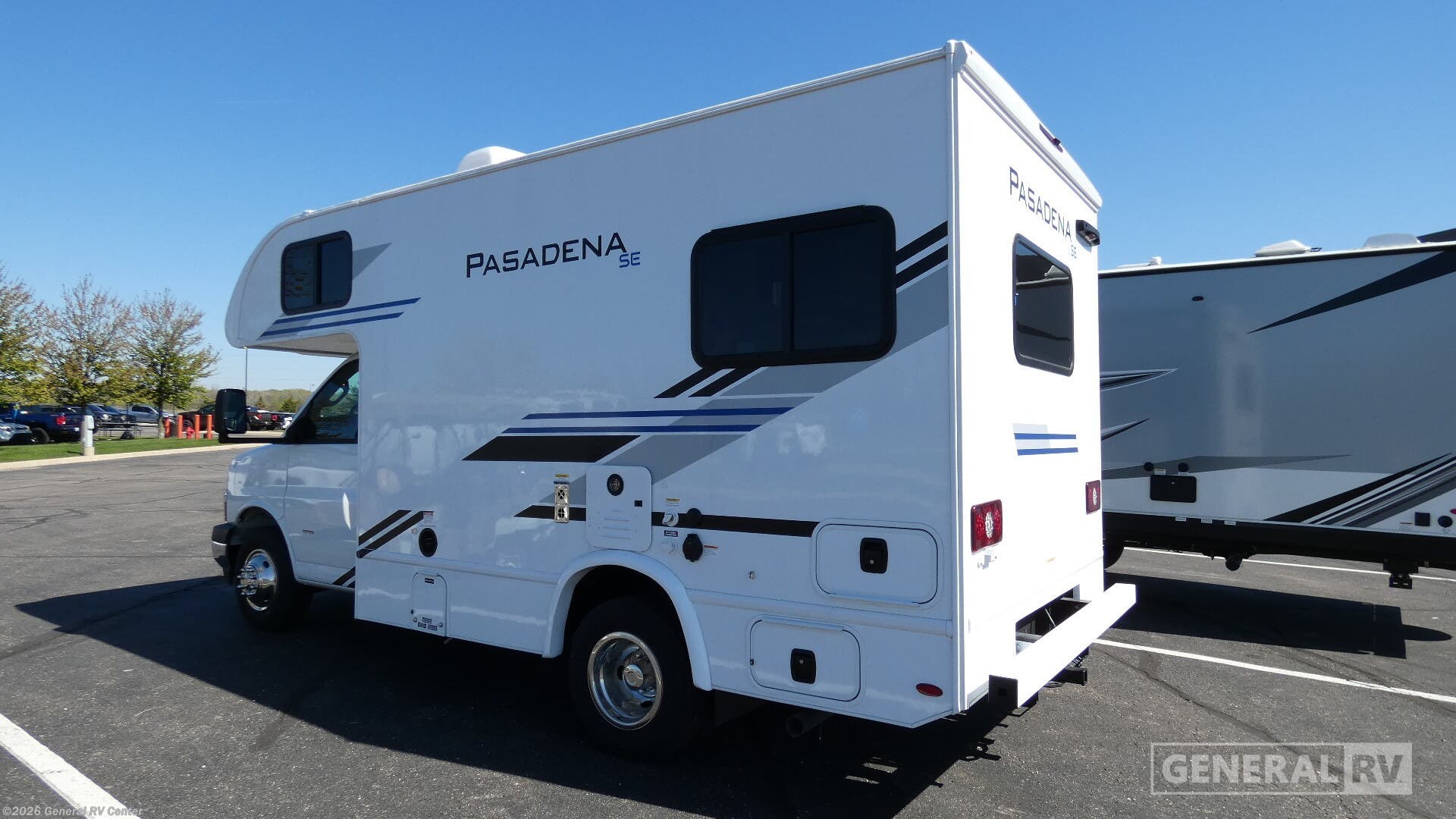 2026 Pasadena SE19 Chevy by Thor Motor Coach from General RV Center in Wixom, Michigan