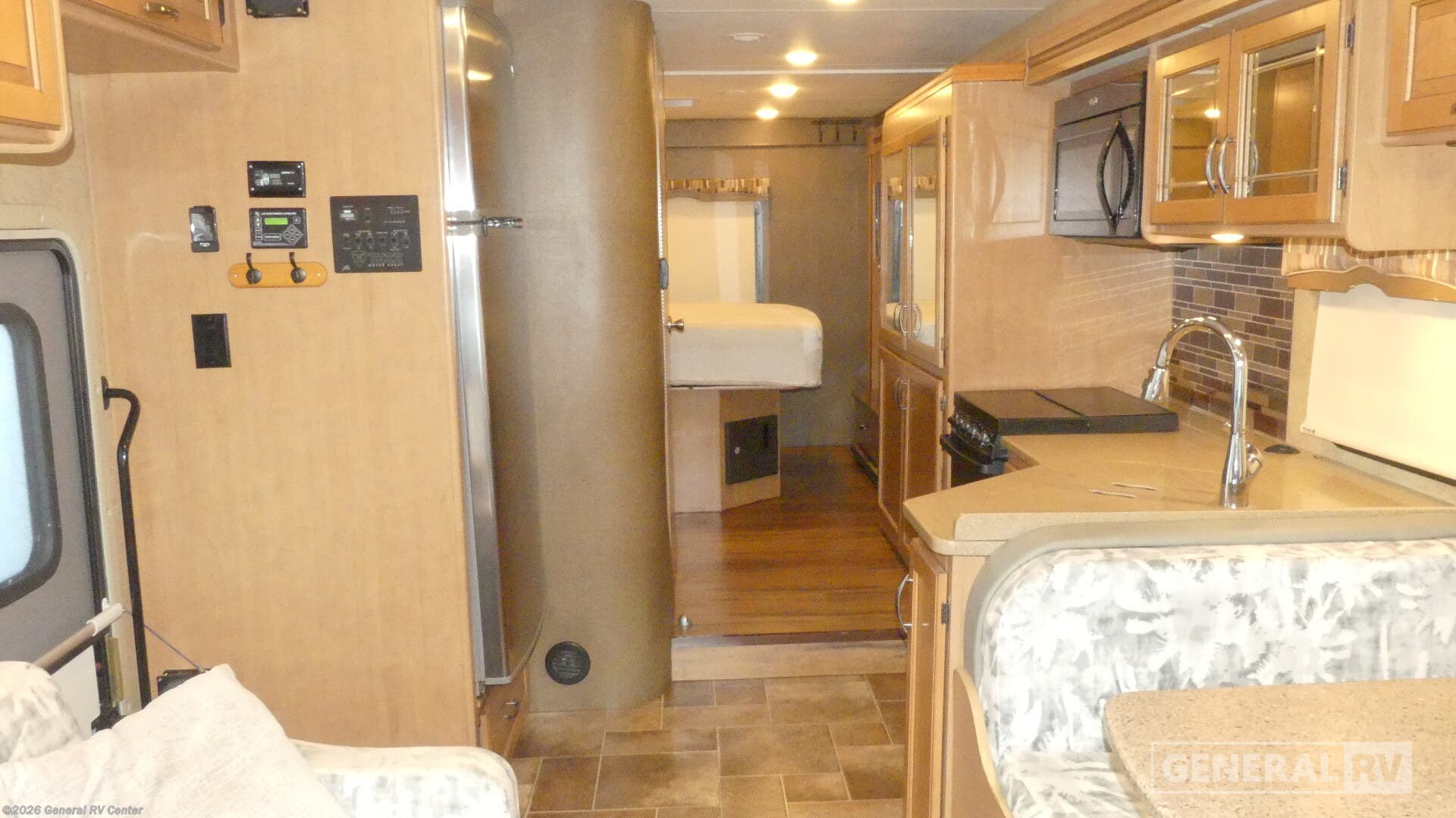 2016 Thor Motor Coach Chateau 31W - Used Class C For Sale by General RV Center in Wixom, Michigan
