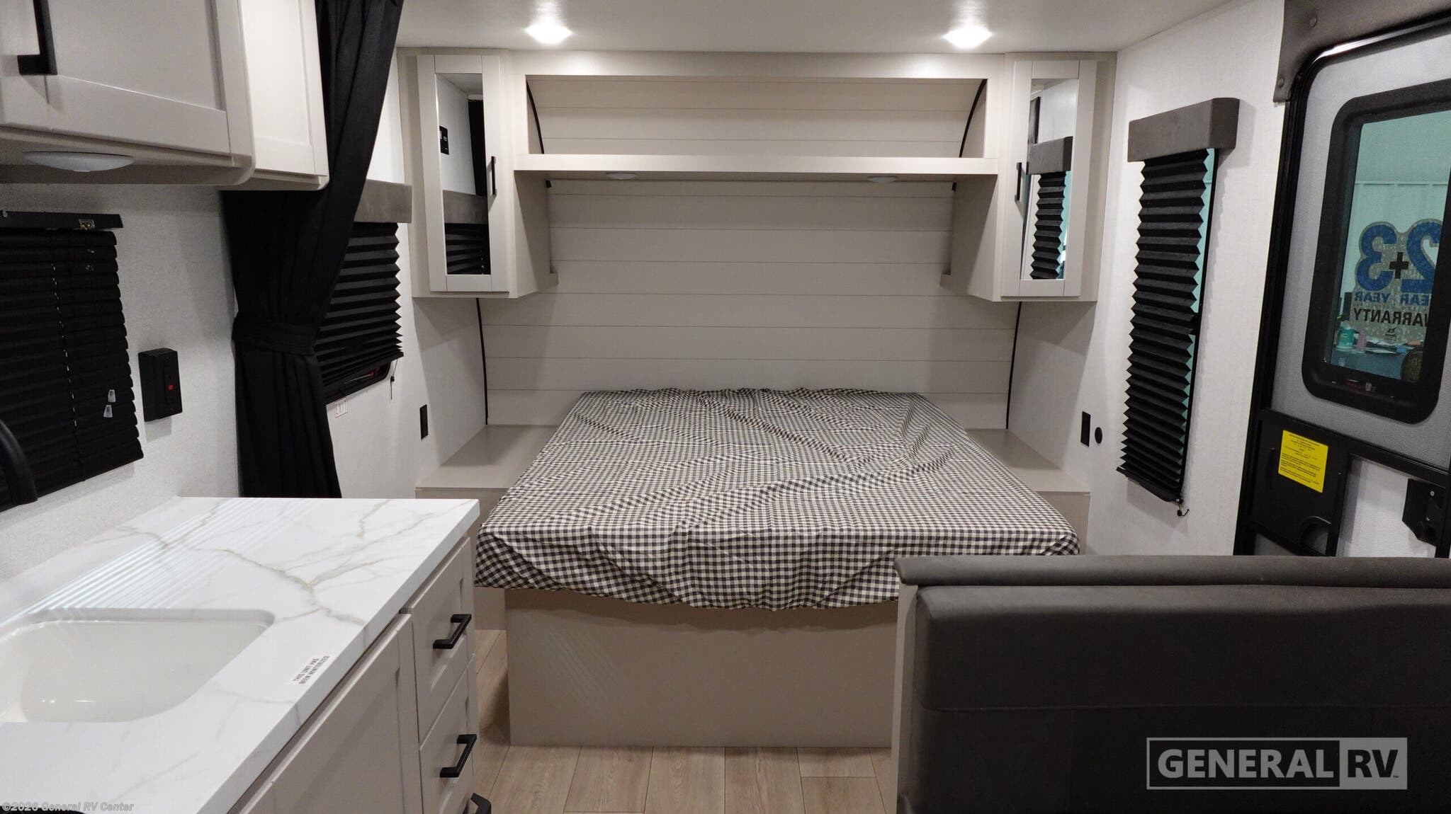 New 2026 Jayco Jay Flight SLX 175FQ available in Wixom, Michigan