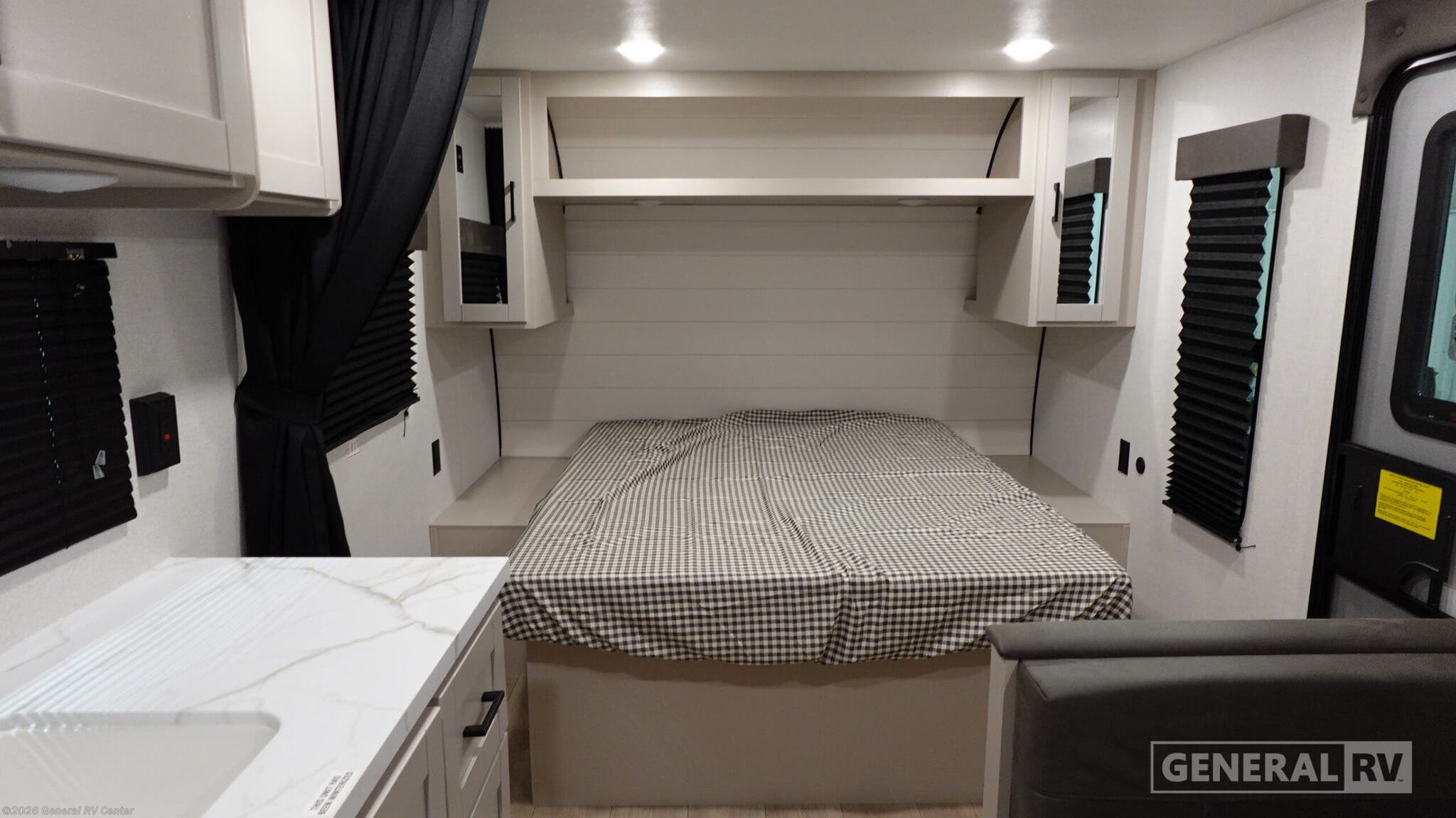 New 2026 Jayco Jay Flight SLX 175FQ available in Wixom, Michigan