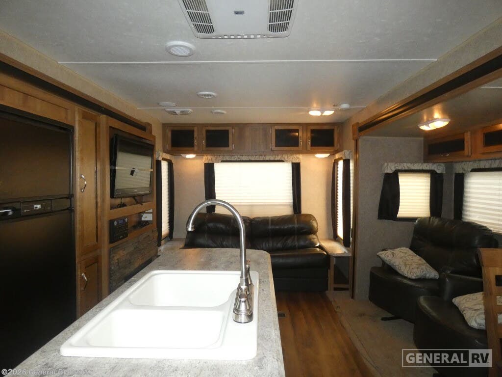 2016 Coachmen Catalina 293RLDS - Used Travel Trailer For Sale by General RV Center in Birch Run, Michigan