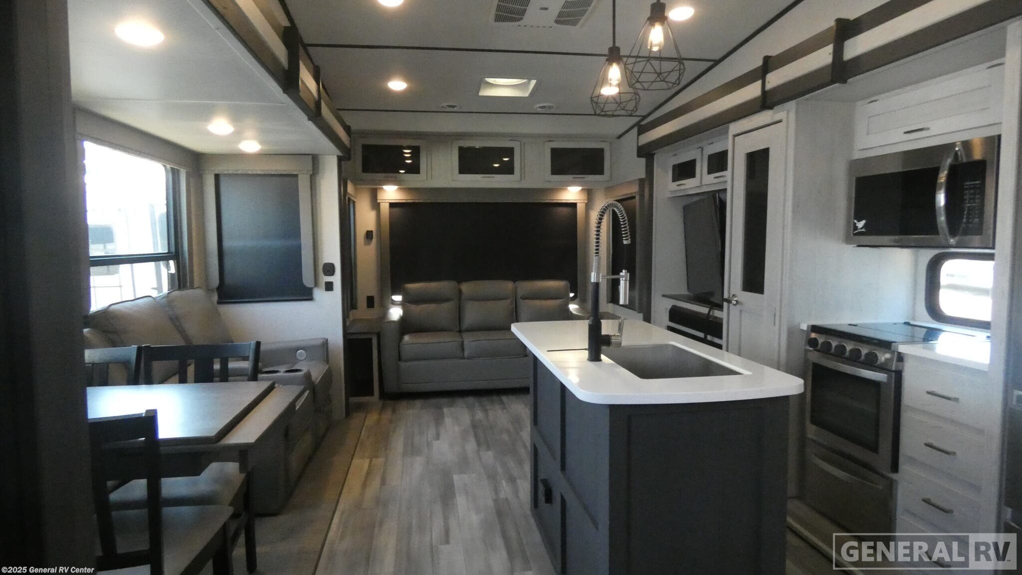 2022 Keystone Sprinter 3190RLS - Used Fifth Wheel For Sale by General RV Center in Birch Run, Michigan