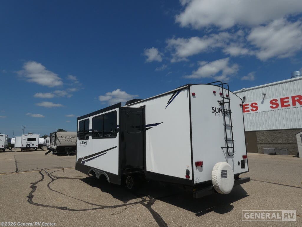 2020 Sunset Trail Super Lite SS253RB by CrossRoads from General RV Center in Birch Run, Michigan