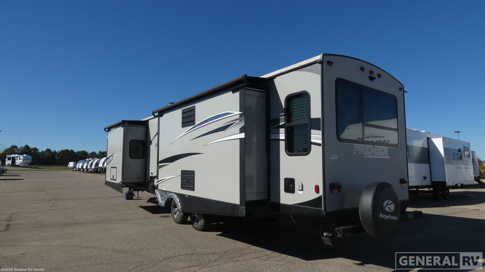 2019 Premier Ultra Lite 30RIPR by Keystone from General RV Center in Birch Run, Michigan