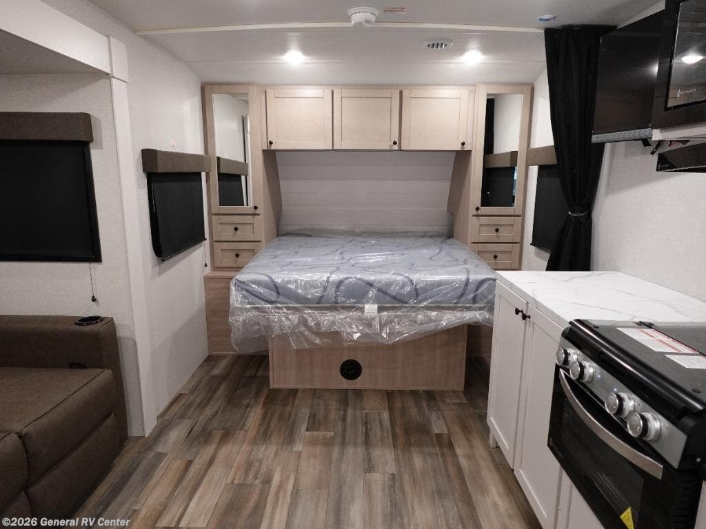 New 2026 Highland Ridge Range Lite 212FB available in Birch Run, Michigan