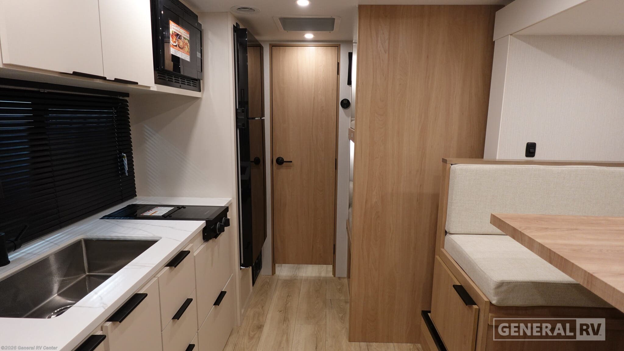 2026 Winnebago Micro Minnie 2100BH - New Travel Trailer For Sale by General RV Center in Birch Run, Michigan