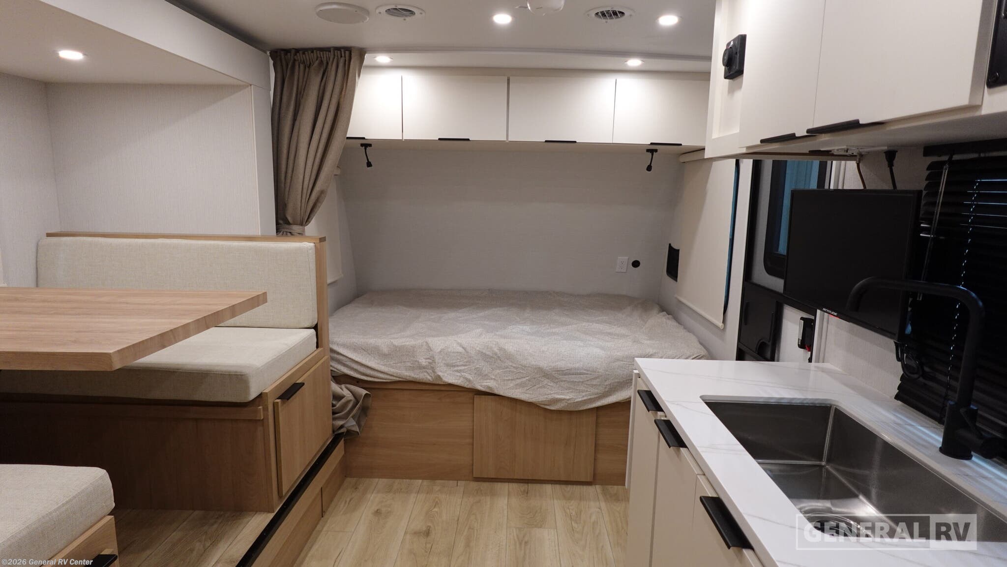 New 2026 Winnebago Micro Minnie 2100BH available in Birch Run, Michigan
