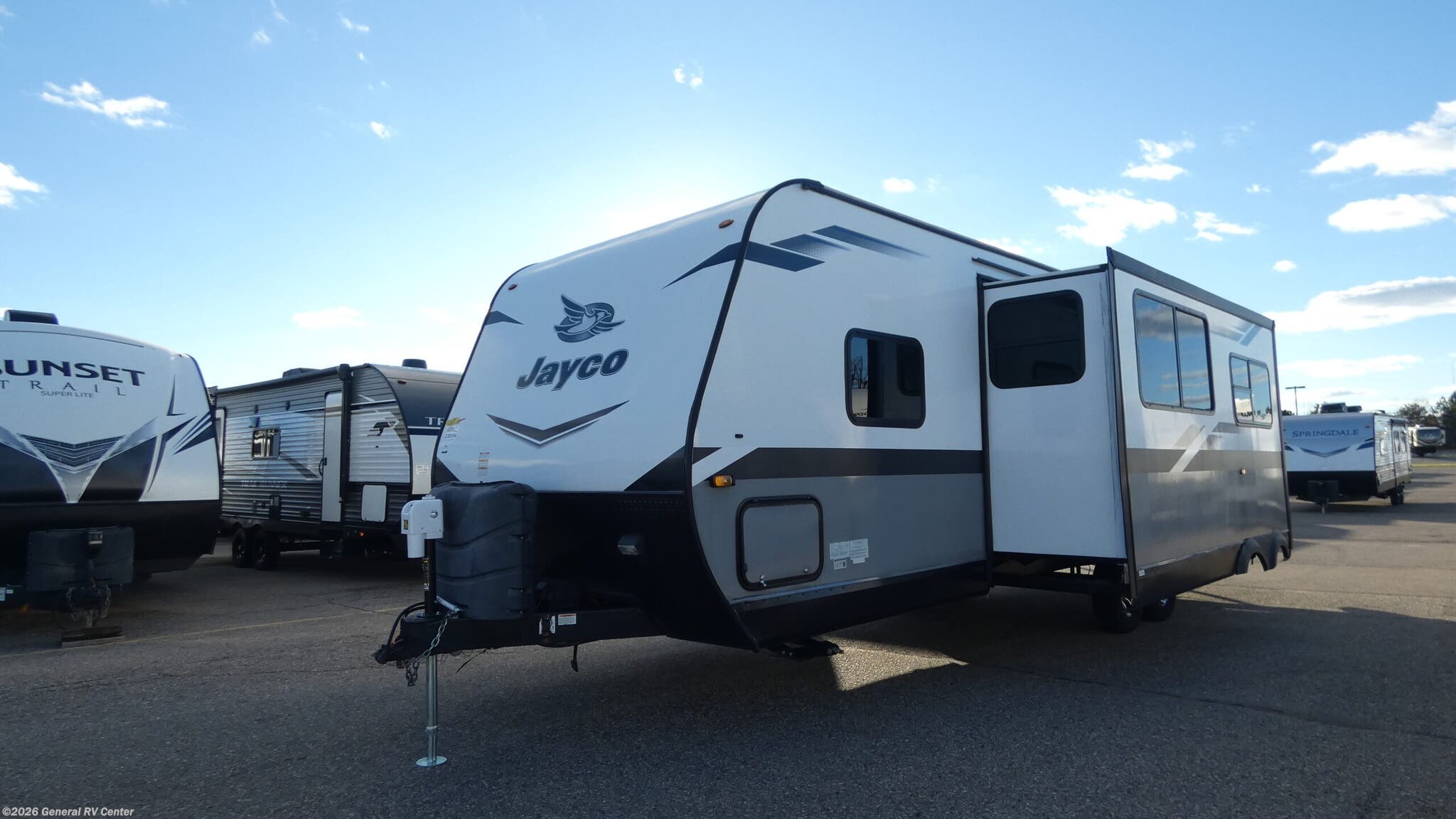 Used 2022 Jayco Jay Flight 28BHS available in Birch Run, Michigan