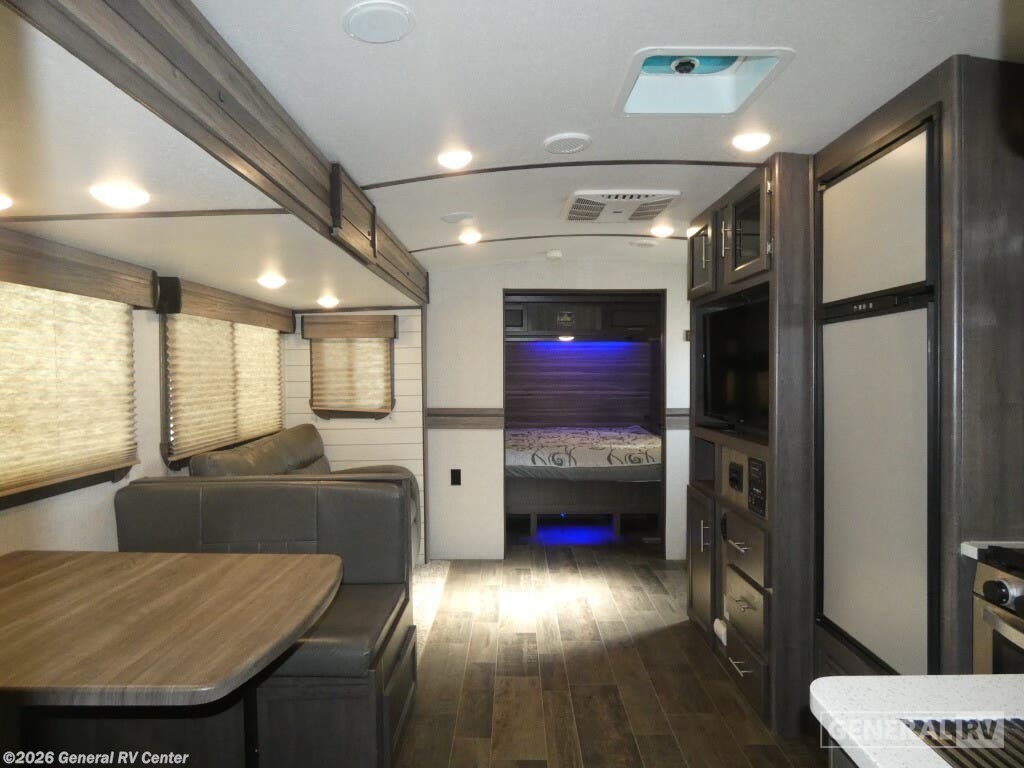 Used 2020 CrossRoads Sunset Trail Super Lite SS253RB available in Birch Run, Michigan