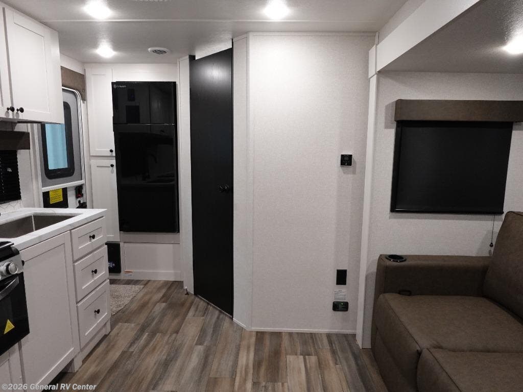 2026 Highland Ridge RANGE LITE 212FB - New Travel Trailer For Sale by General RV Center in Birch Run, Michigan