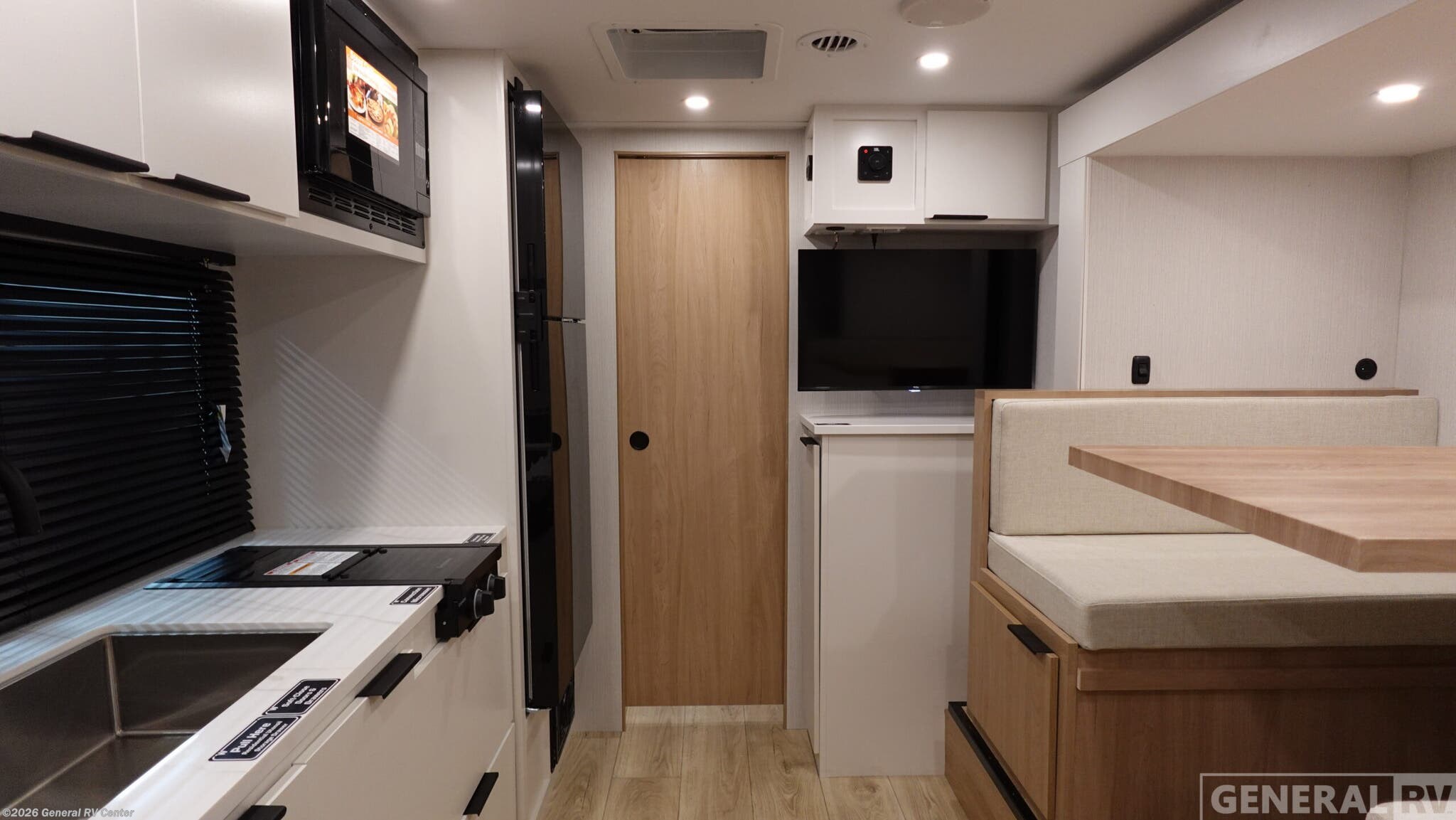 2026 Winnebago Micro Minnie 2108DS - New Travel Trailer For Sale by General RV Center in Birch Run, Michigan