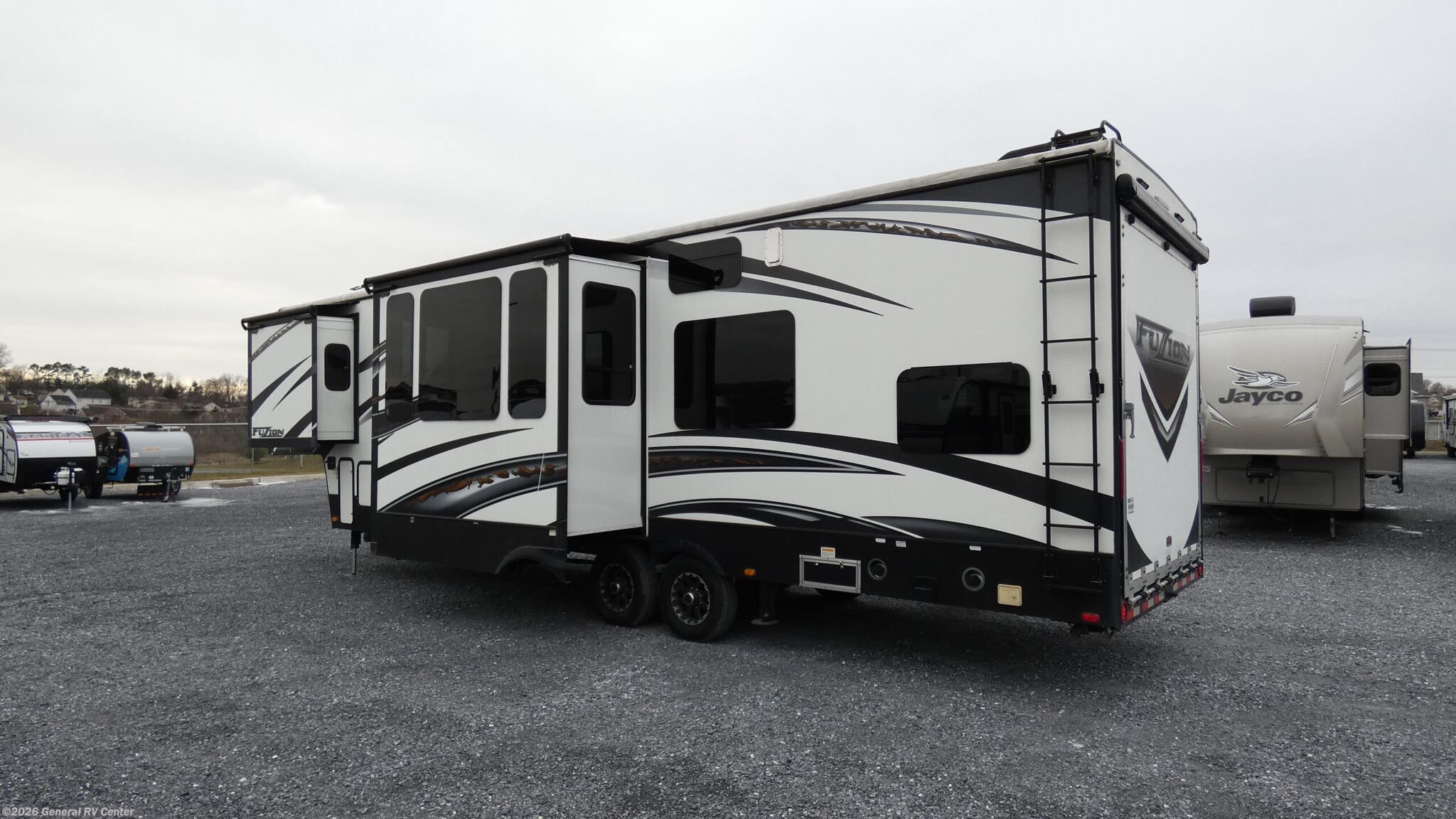 2015 Fuzion 342 by Keystone from General RV Center in Birch Run, Michigan