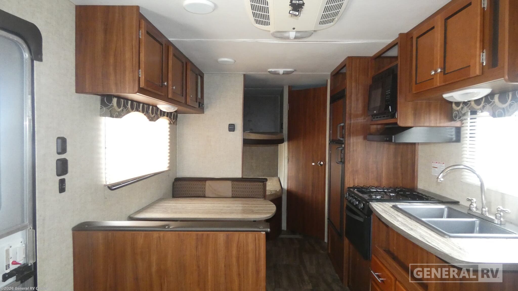 2016 Heartland Trail Runner 25 SLE - Used Travel Trailer For Sale by General RV Center in Birch Run, Michigan