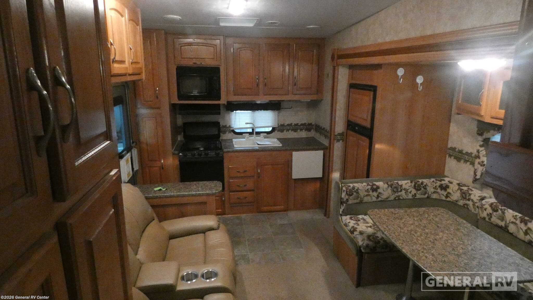2009 Jayco Eagle HT 25.5RKS - Used Fifth Wheel For Sale by General RV Center in Birch Run, Michigan