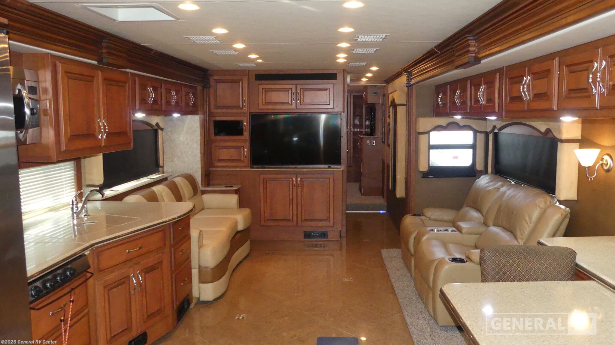 2013 Fleetwood Discovery 40X - Used Class A For Sale by General RV Center in Birch Run, Michigan