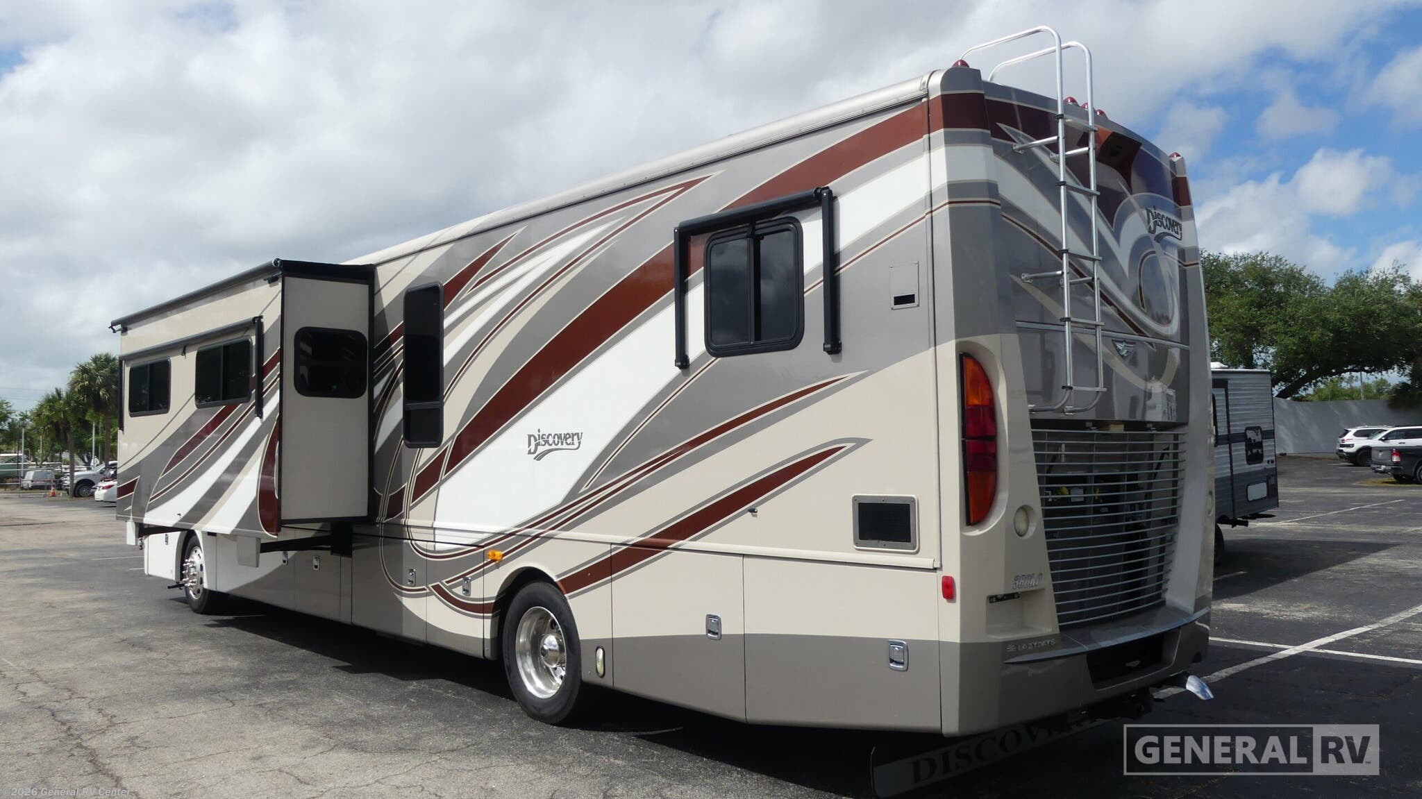 2013 Discovery 40X by Fleetwood from General RV Center in Birch Run, Michigan