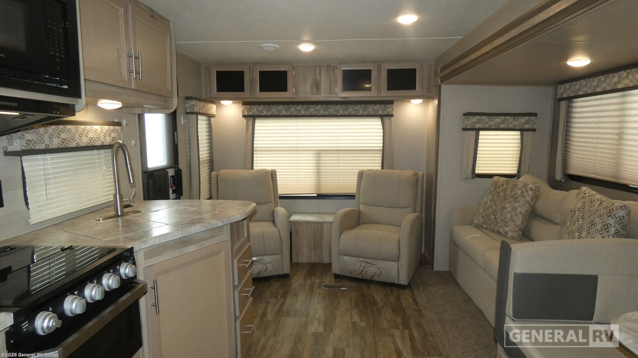 2020 Coachmen Catalina LEGACY 263RLS - Used Travel Trailer For Sale by General RV Center in Birch Run, Michigan