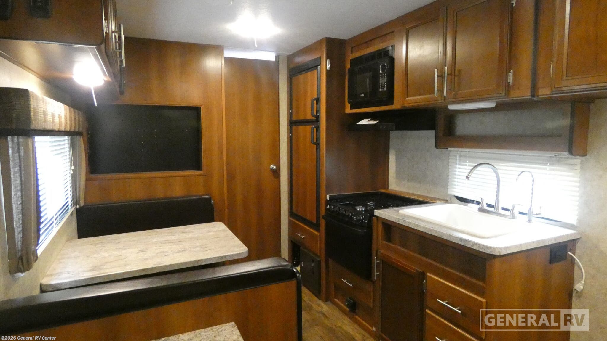 2017 Prime Time Avenger 22RB - Used Travel Trailer For Sale by General RV Center in Birch Run, Michigan