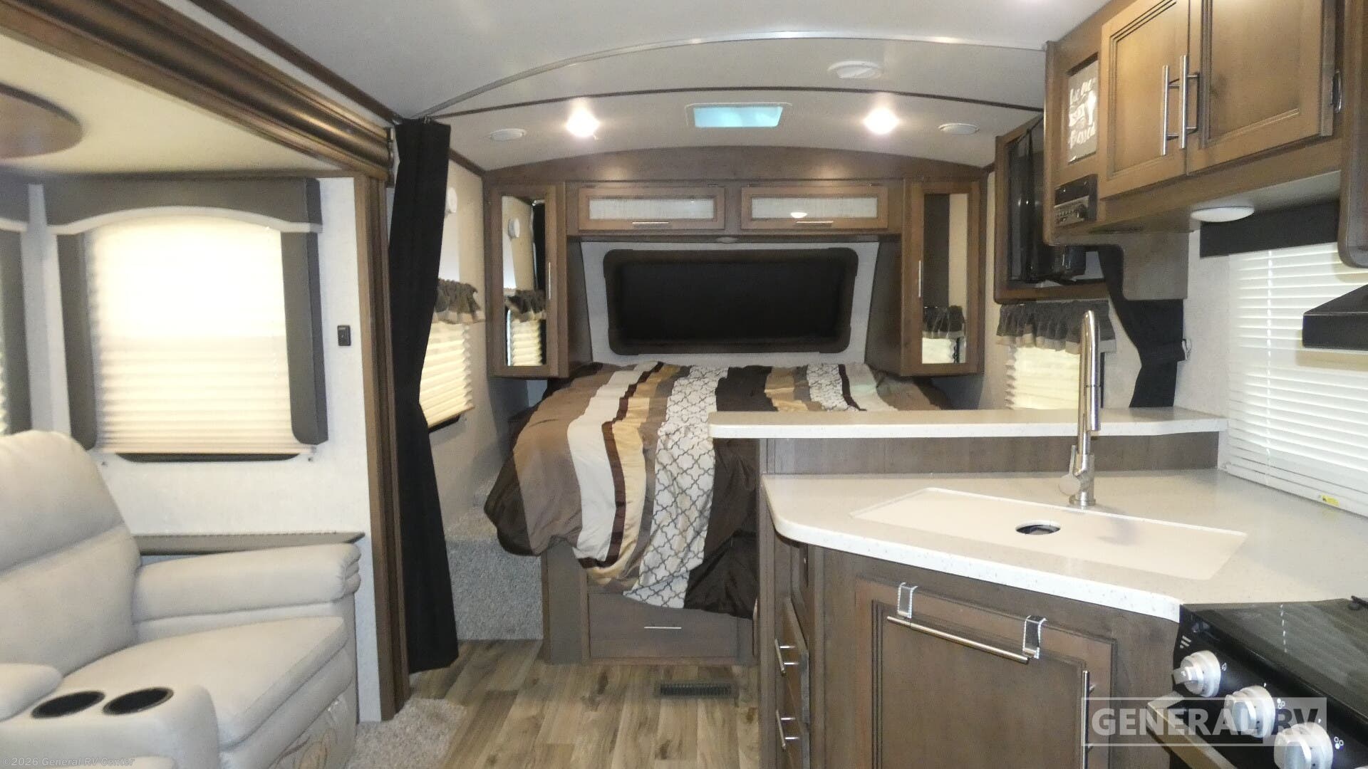 Used 2020 Keystone Cougar 22RBS available in Birch Run, Michigan