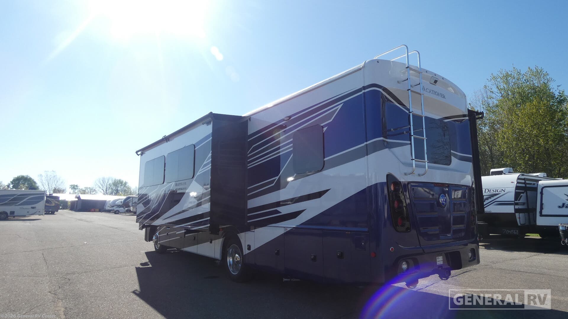 2026 Vacationer 33C by Holiday Rambler from General RV Center in Birch Run, Michigan