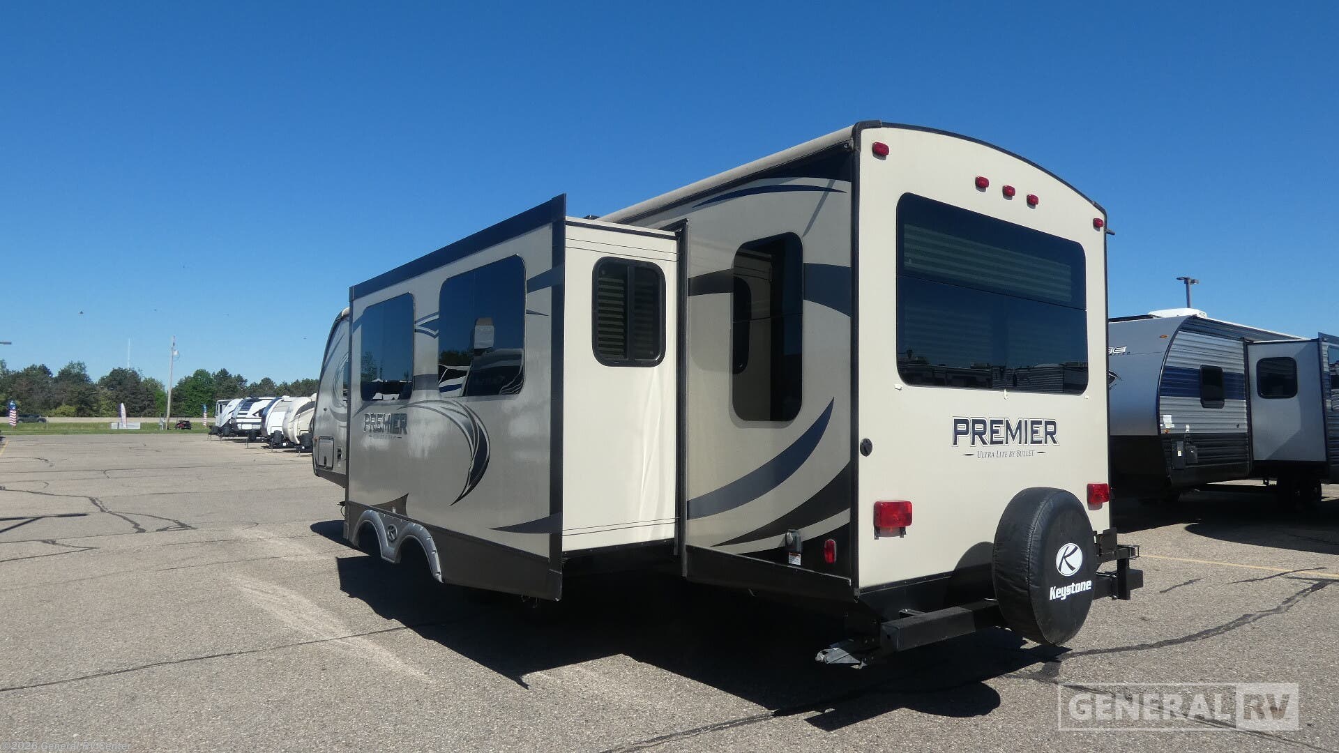 2018 Premier Ultra Lite 30RIPR by Keystone from General RV Center in Birch Run, Michigan