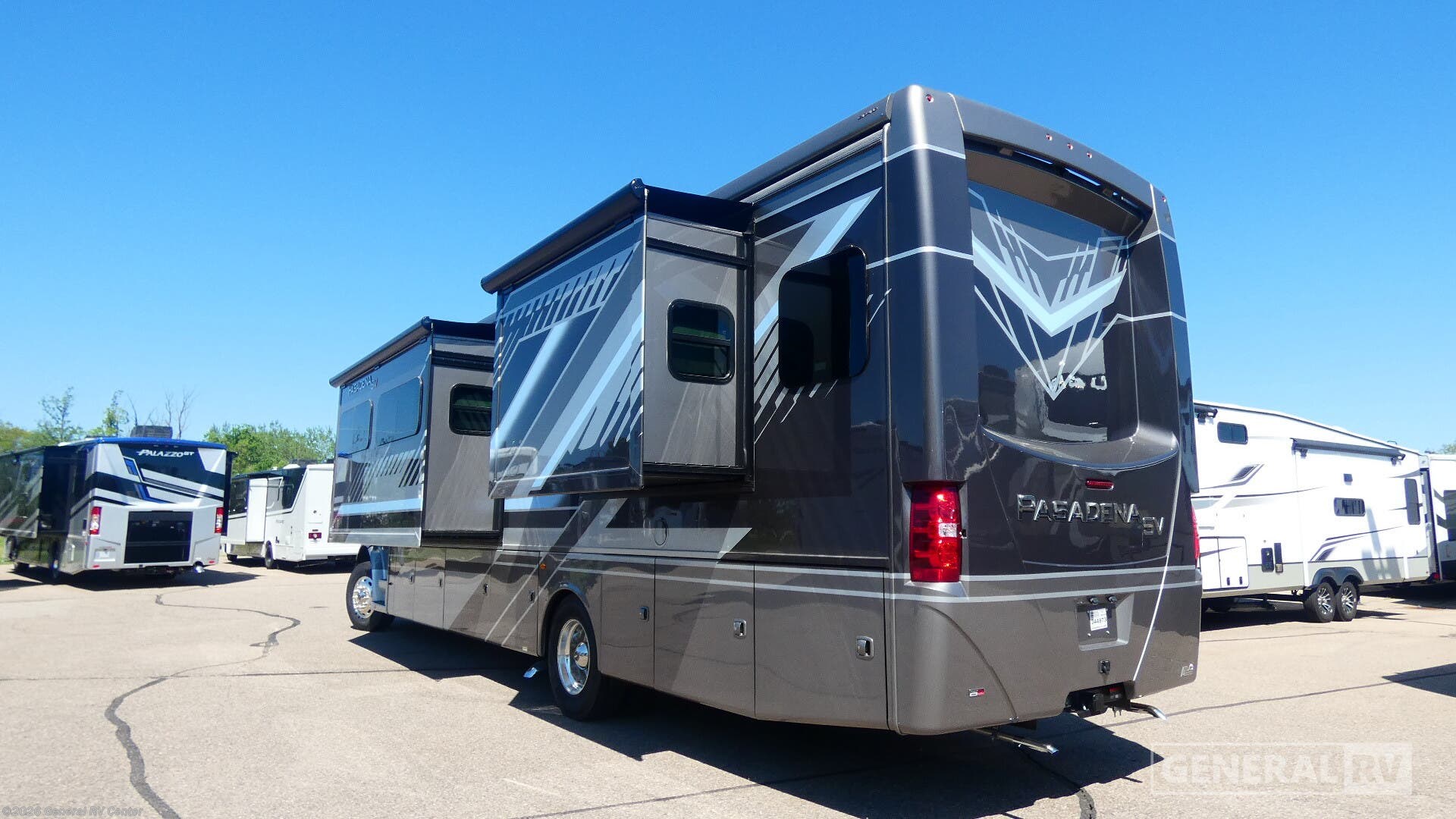 2027 Pasadena SV 38DX by Thor Motor Coach from General RV Center in Birch Run, Michigan
