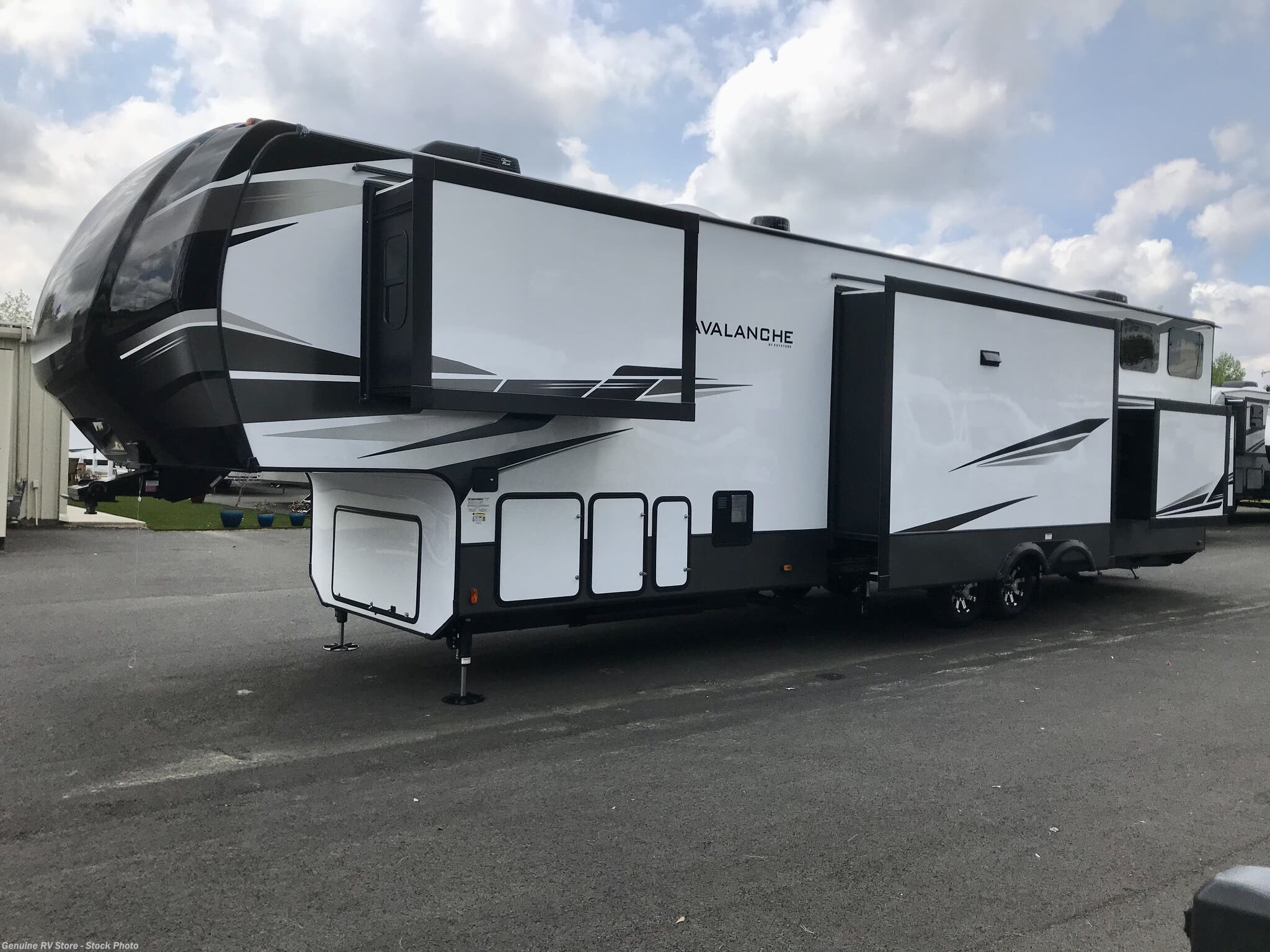 2022 Keystone Avalanche 390DS RV for Sale in Nacogdoches, TX 75964