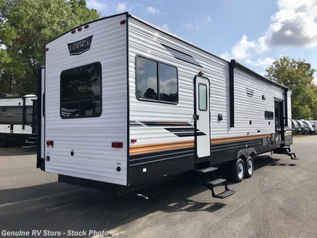 2023 Wildwood Lodge 40FDEN by Forest River from Genuine RV & Powersports in Nacogdoches, Texas