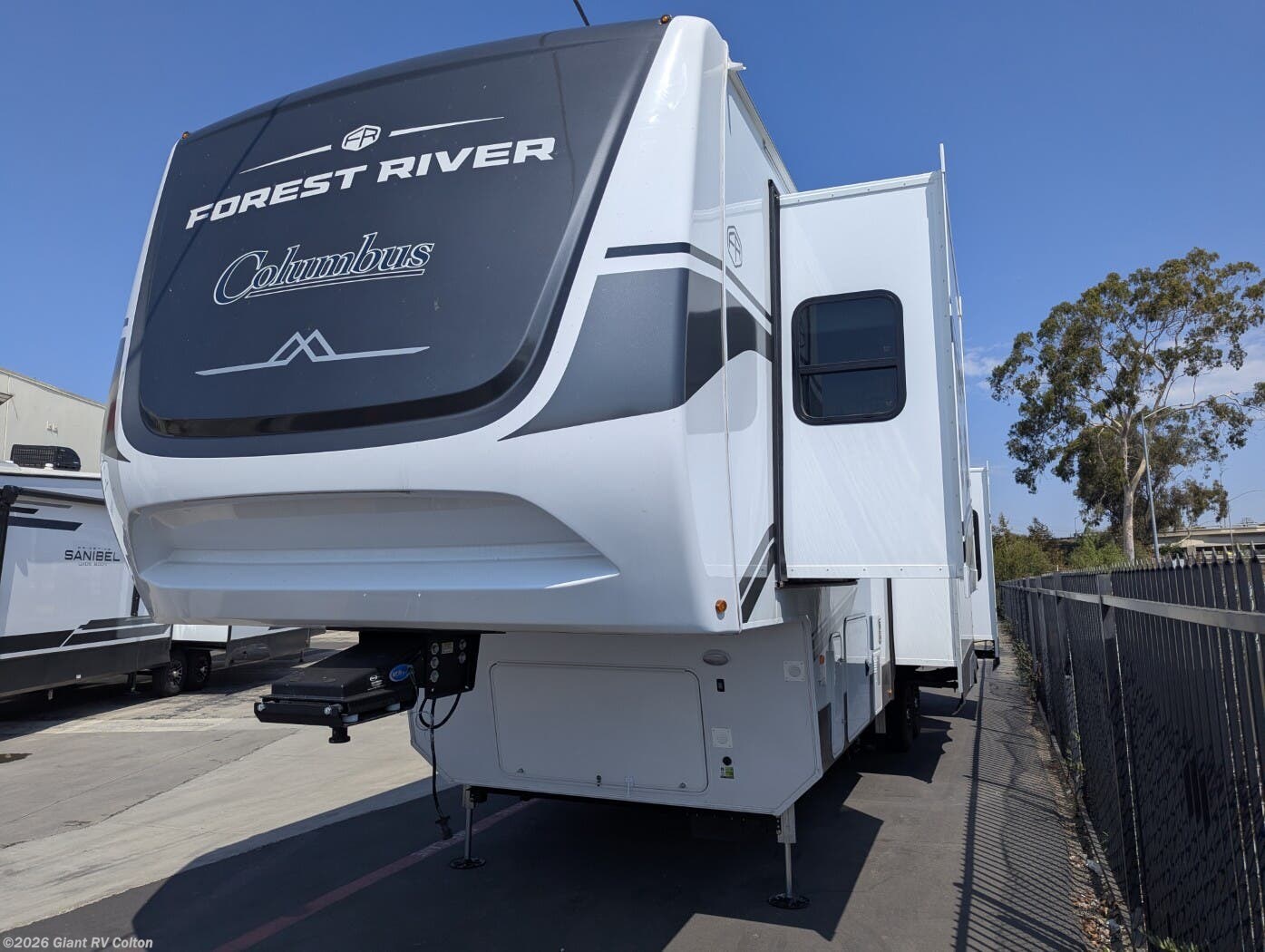 New 2025 Palomino Columbus 376DS available in Colton, California