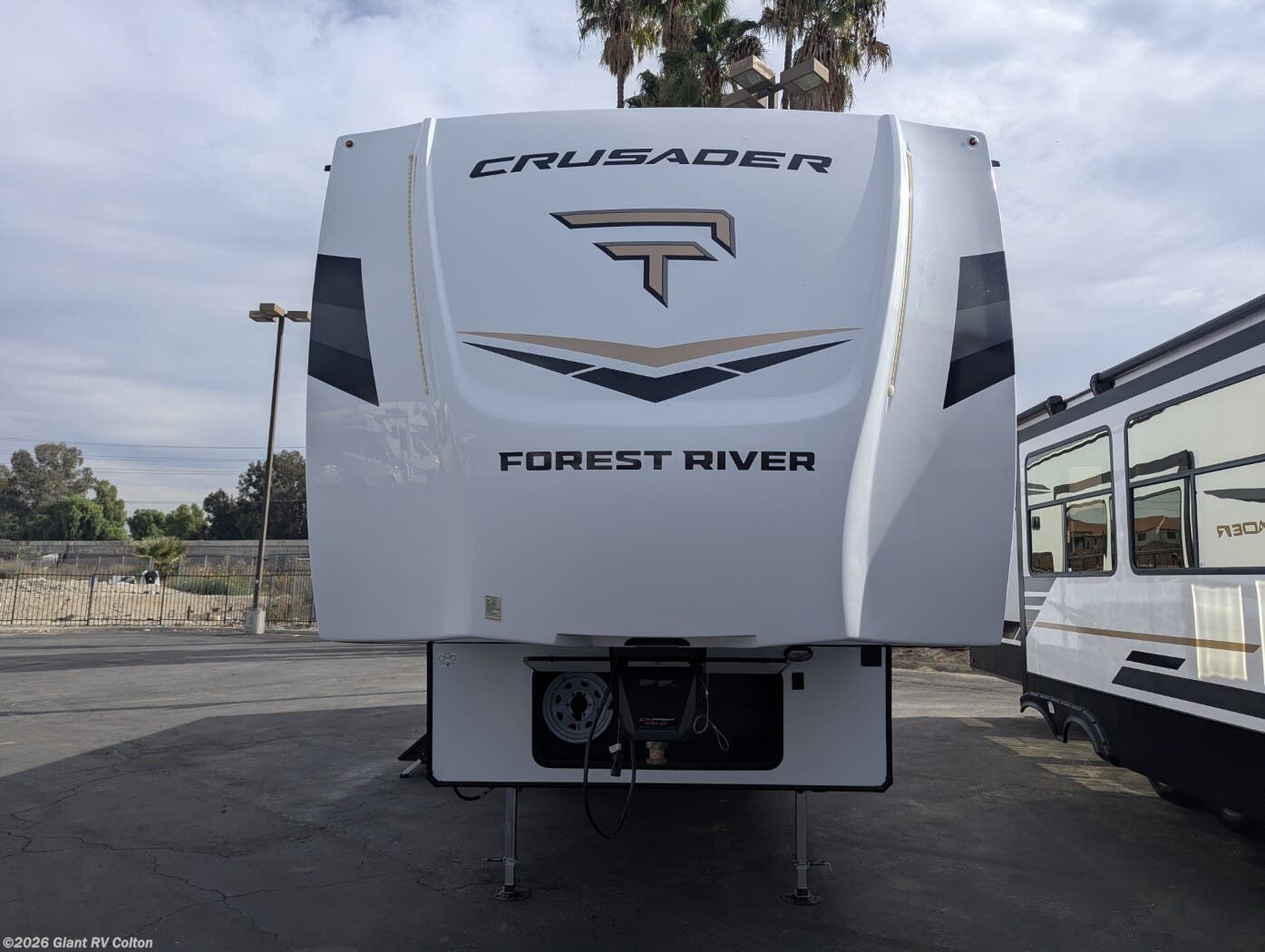 2026 Crusader KING33 by Prime Time from Giant RV in Colton, California