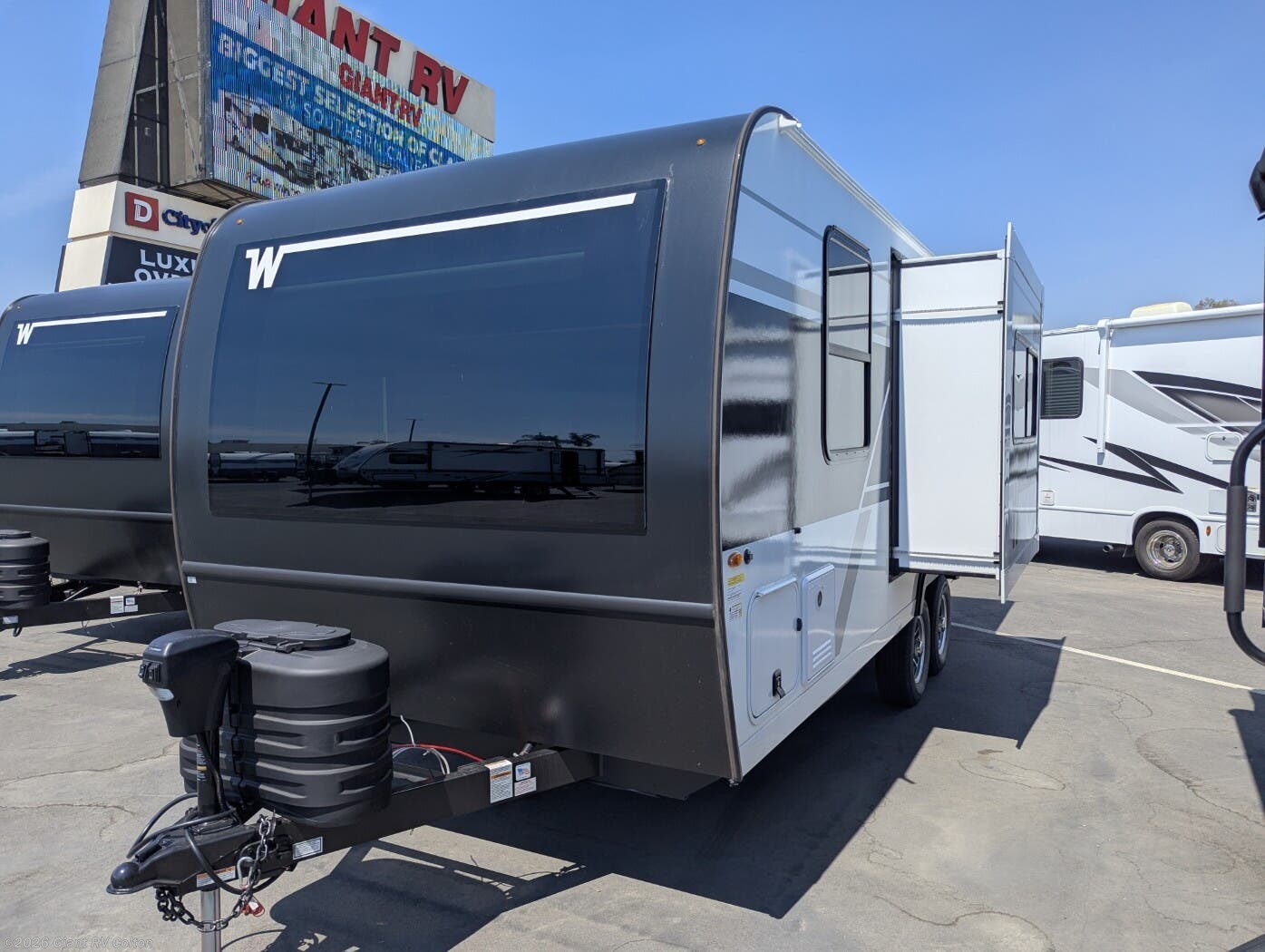 New 2026 Winnebago Thrive 18FBS available in Colton, California