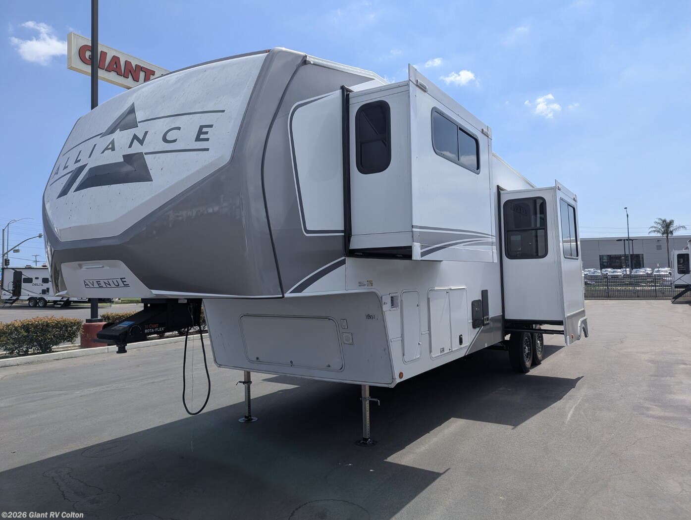 2026 Alliance RV Avenue 35RKS - New Fifth Wheel For Sale by Giant RV in Colton, California