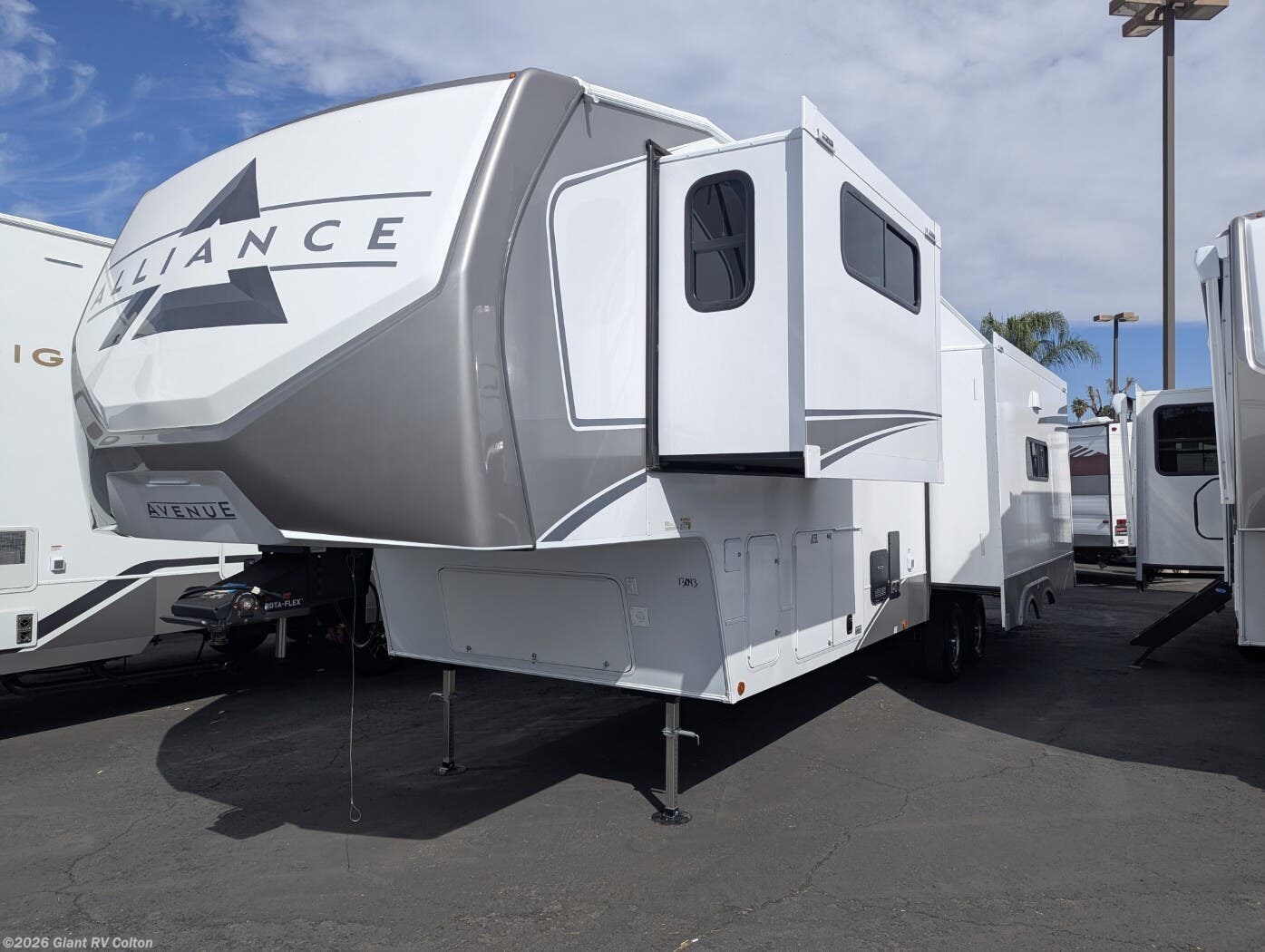 New 2026 Alliance RV Avenue 32RLS available in Colton, California