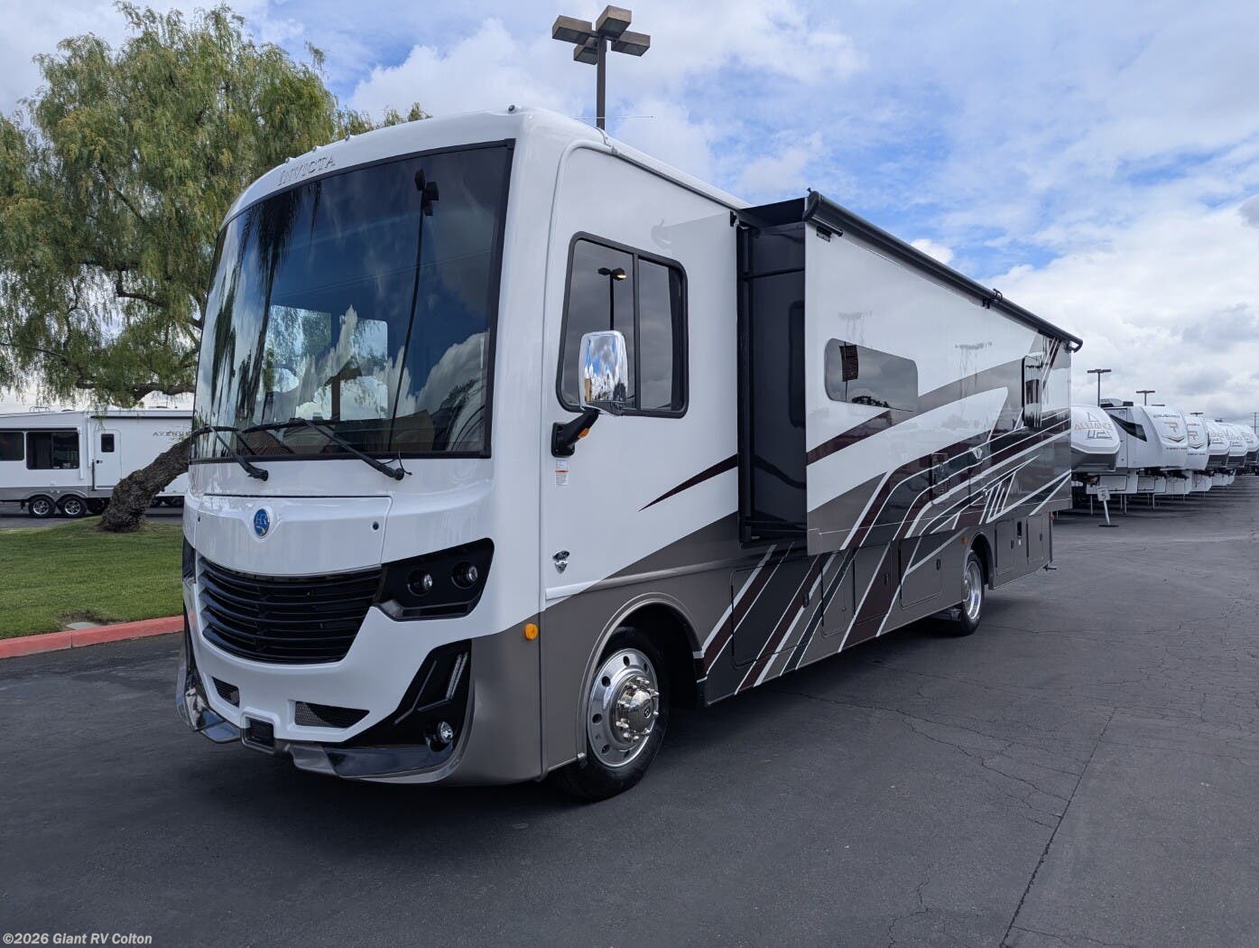 New 2026 Holiday Rambler Invicta 33HB available in Colton, California