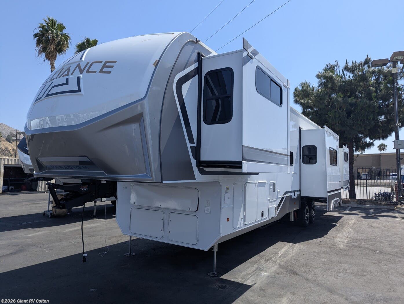 New 2026 Alliance RV Paradigm 395DS available in Colton, California