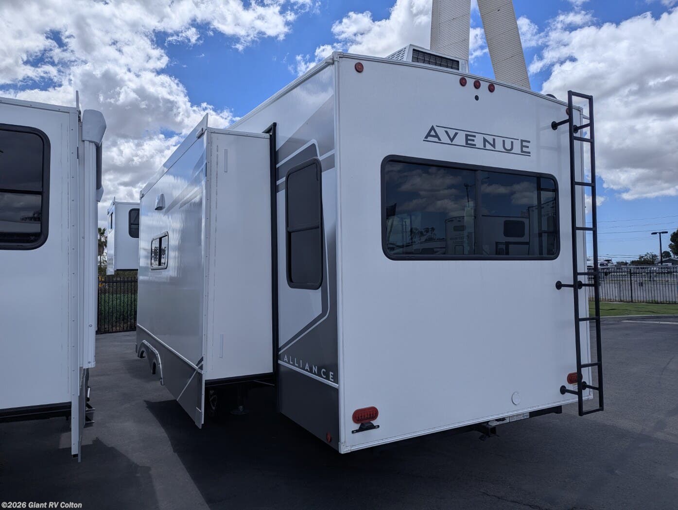 New 2026 Alliance RV Avenue 32RLS available in Colton, California