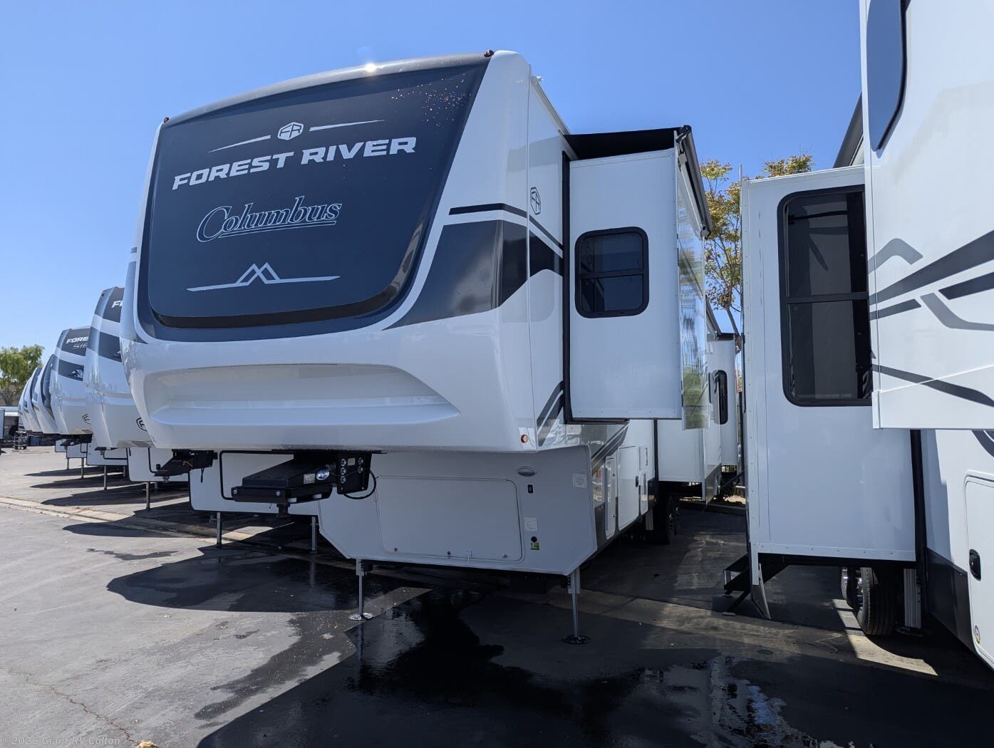 New 2025 Palomino Columbus 376DS available in Colton, California
