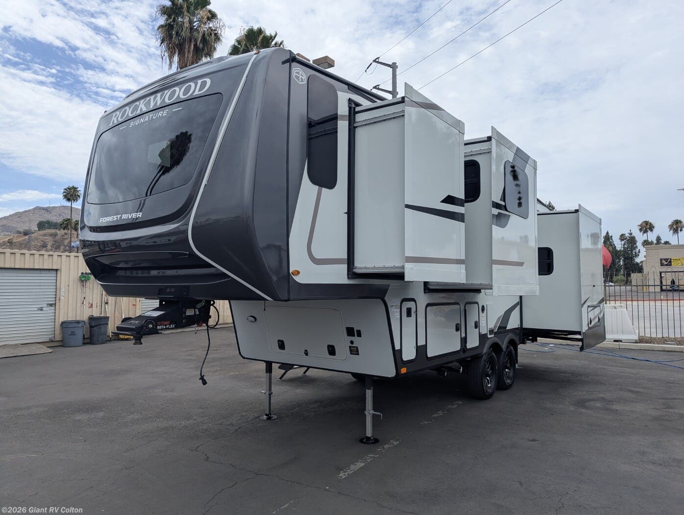 New 2027 Forest River Rockwood Signature 290SFK available in Colton, California