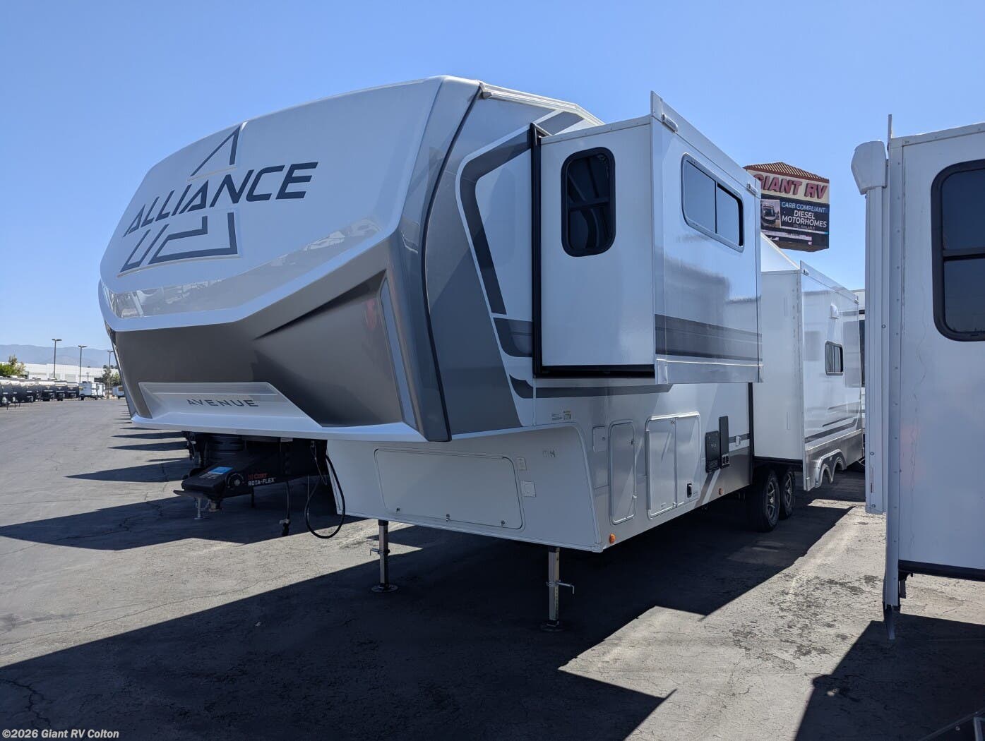 New 2027 Alliance RV Avenue 32RLS available in Colton, California