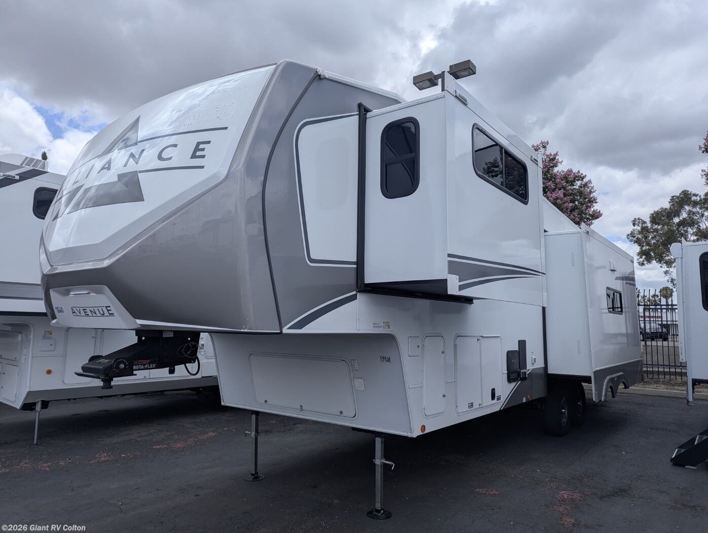 2026 Avenue 32RLS by Alliance RV from Giant RV in Colton, California