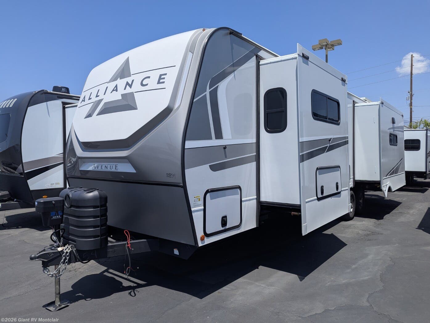 New 2025 Alliance RV Avenue 332RL available in Montclair, California