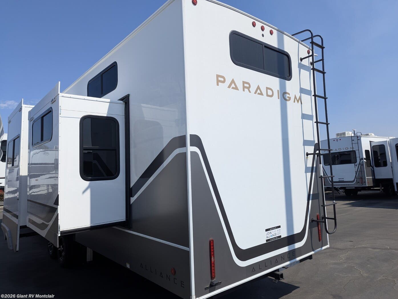 New 2026 Alliance RV Paradigm 395DS available in Montclair, California