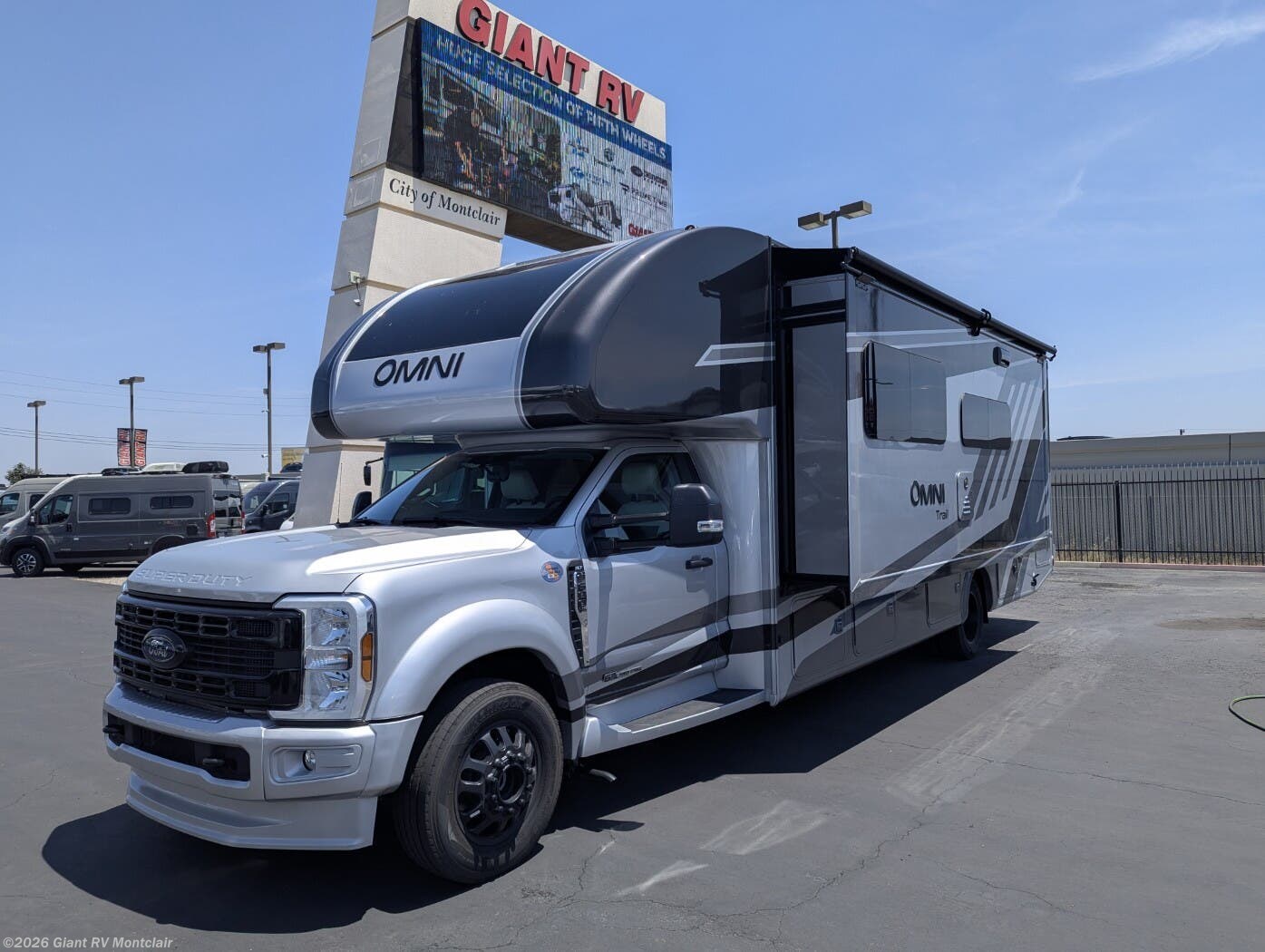 2026 Omni Trail L35 by Thor Motor Coach from Giant RV in Montclair, California