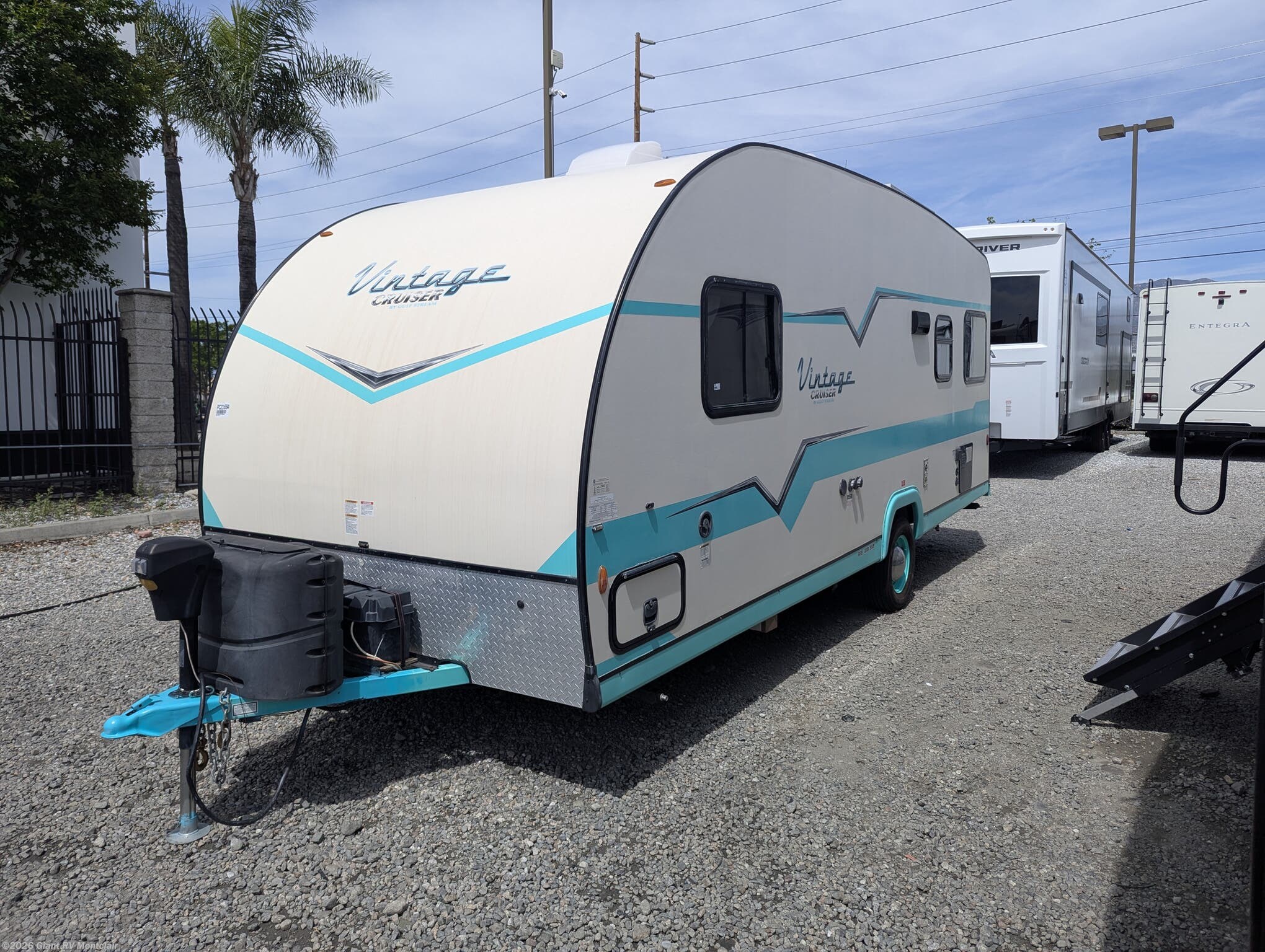 Used 2018 Gulf Stream Vintage Cruiser 19ERD available in Montclair, California