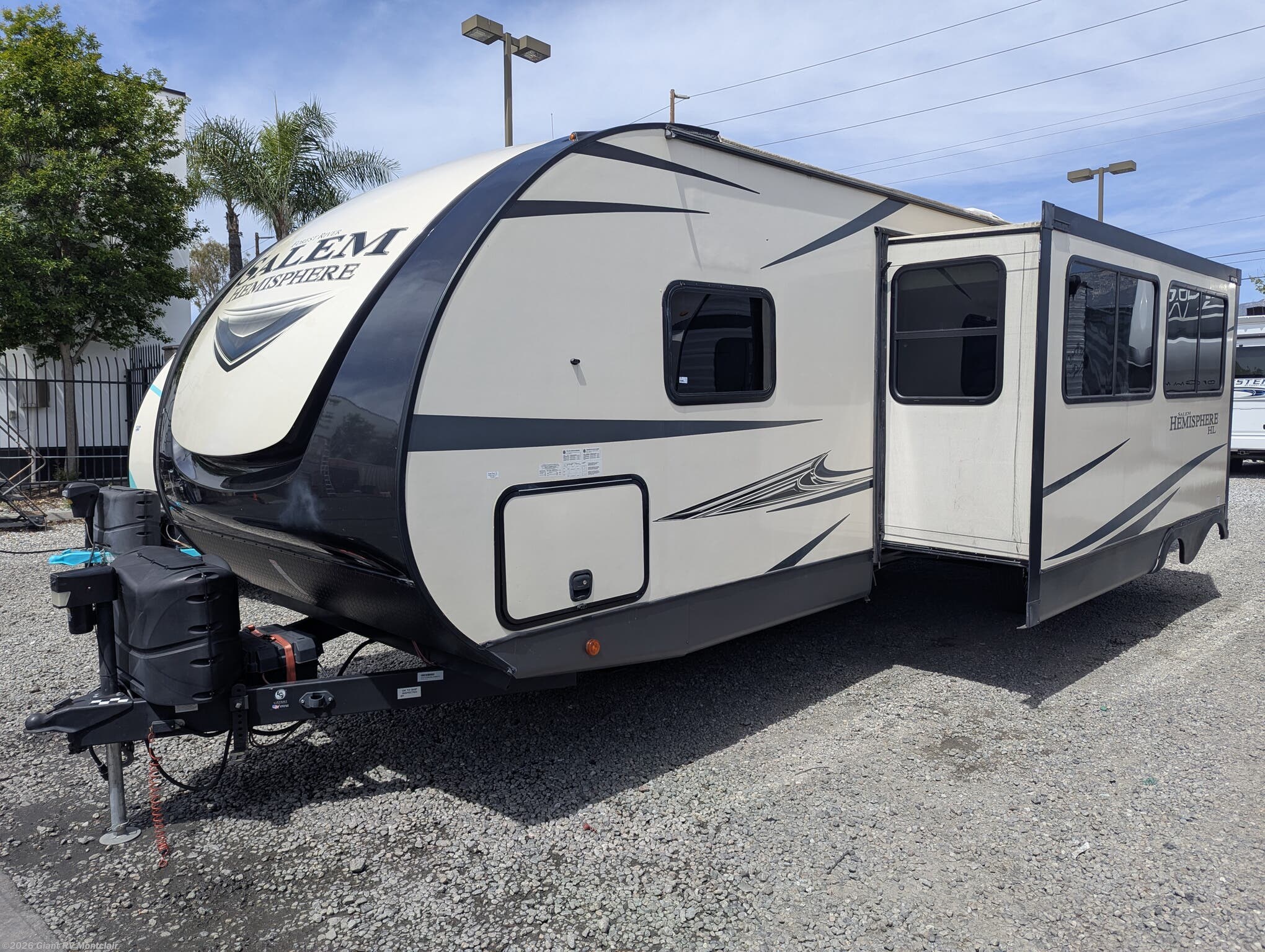 Used 2020 Forest River Salem Hemisphere Hyper-Lyte 26BHHL available in Montclair, California