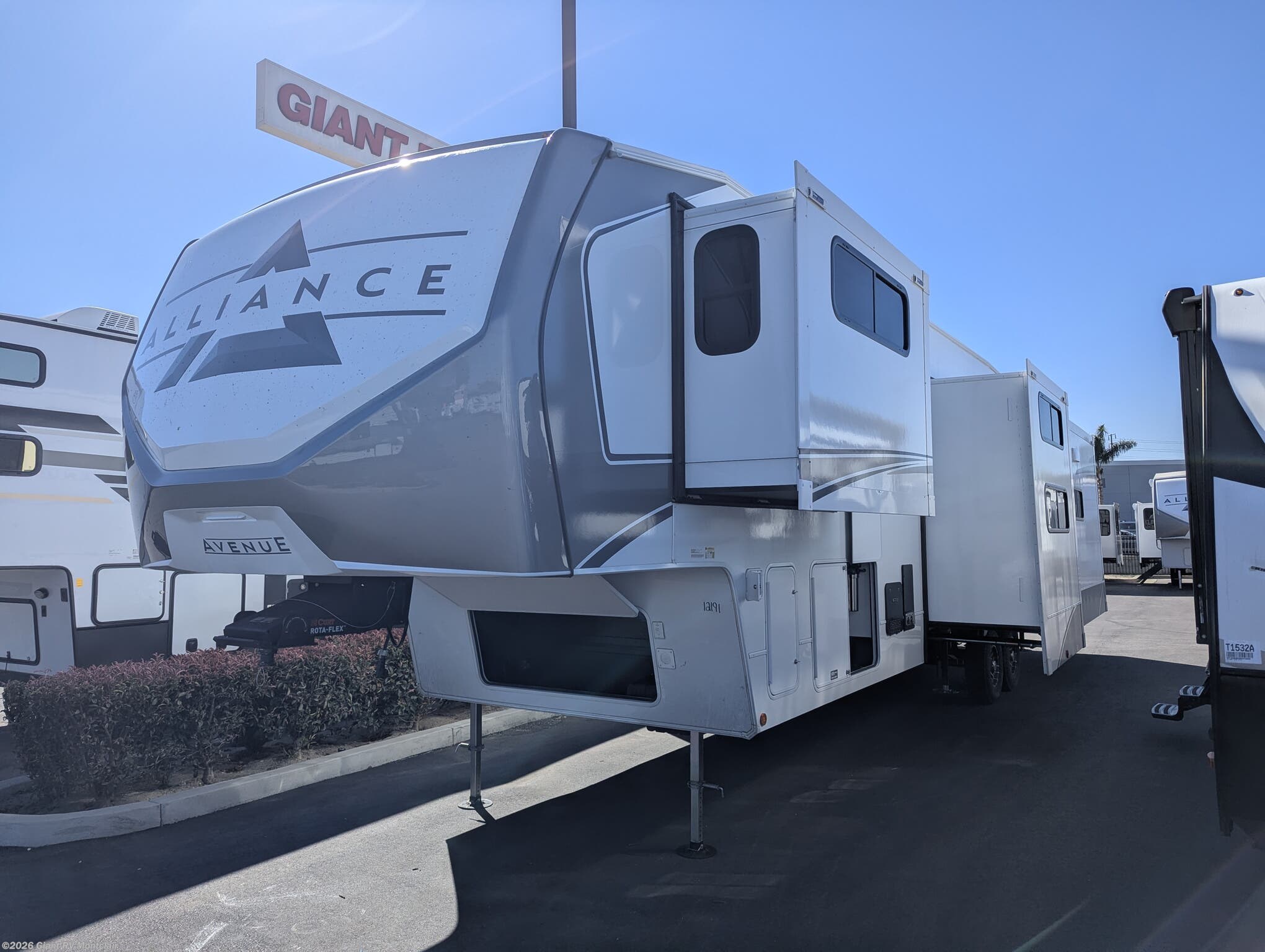 2026 Avenue 39MBR by Alliance RV from Giant RV in Montclair, California