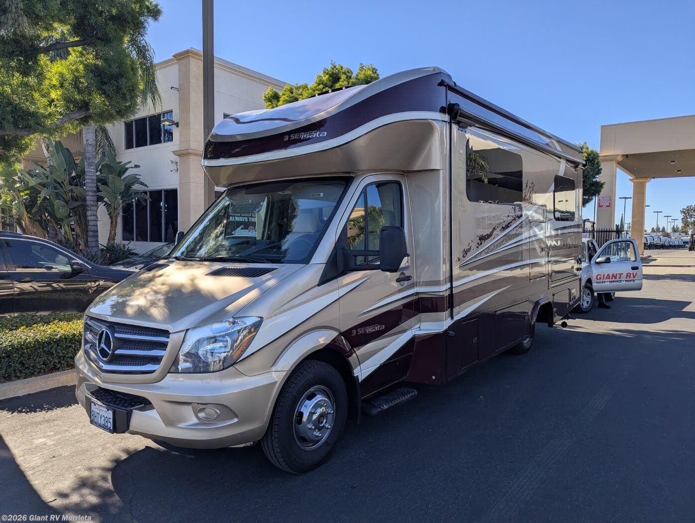 2019 ISATA 24FWM by Dynamax Corp from Giant RV in Murrieta, California