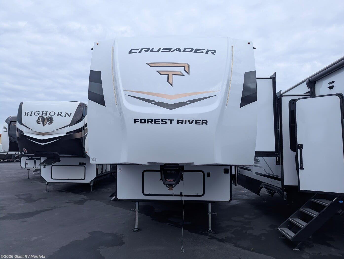 2026 Crusader KING33 by Prime Time from Giant RV in Murrieta, California